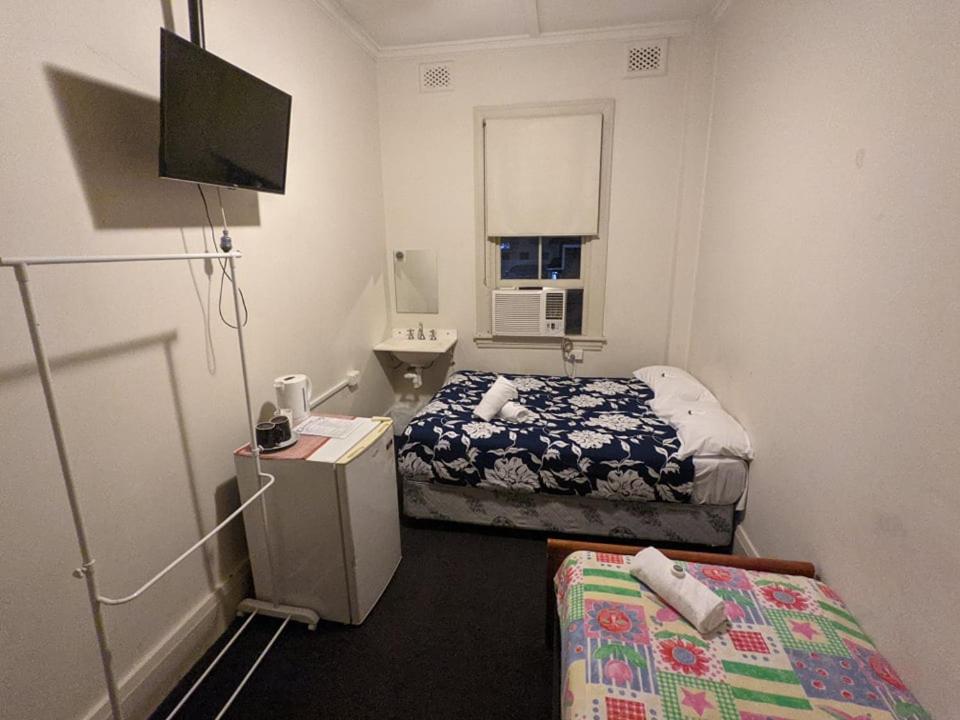Australian Hotel