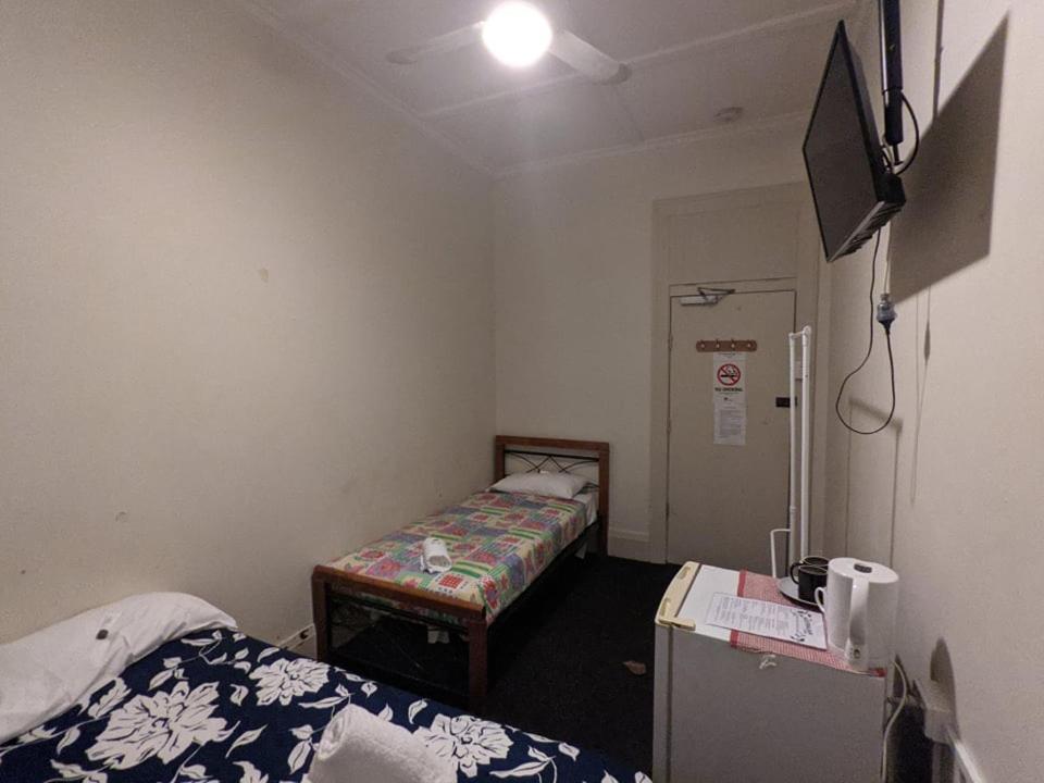 Australian Hotel