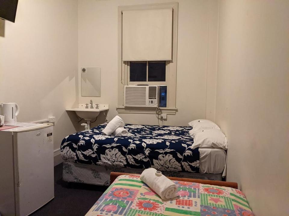 Australian Hotel