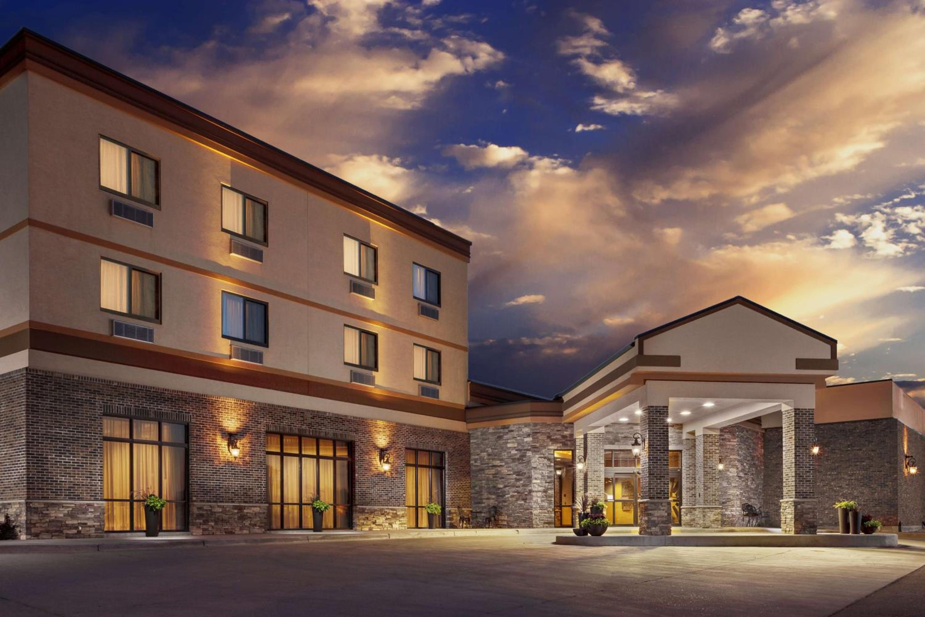 Dickinson Vacations - Roosevelt Grand Dakota SureStay Collection by Best Western - Property Image 11