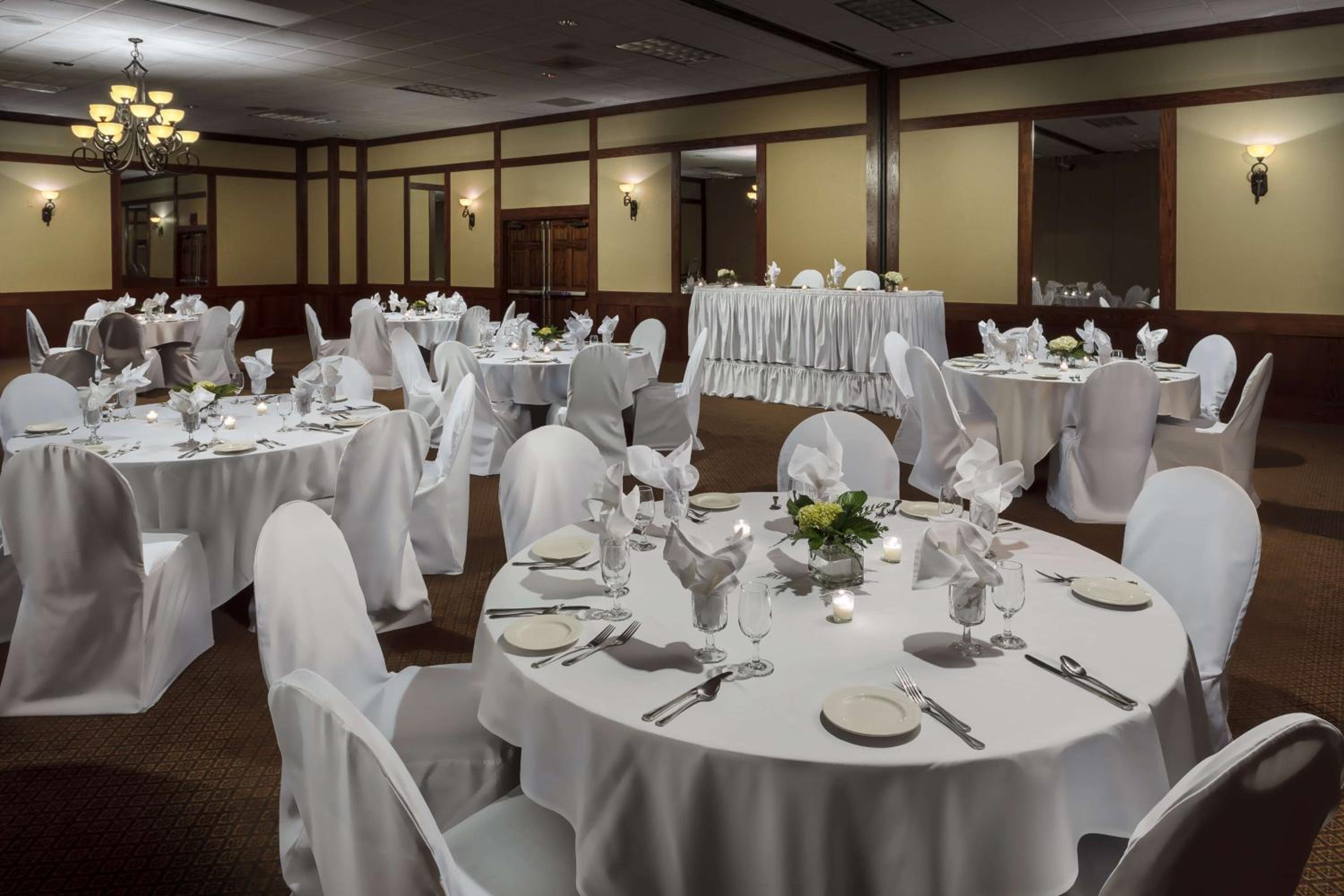 Dickinson Vacations - Roosevelt Grand Dakota SureStay Collection by Best Western - Property Image 3