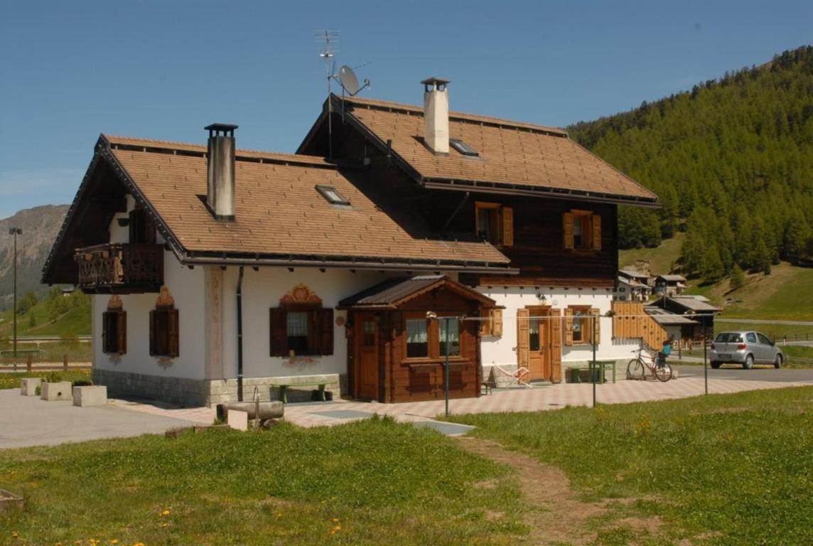 Baita sulle Alpi Livigno view 5