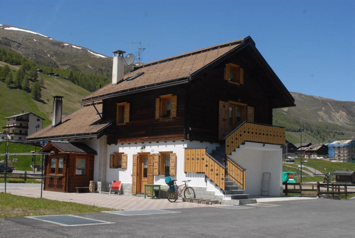 Baita sulle Alpi Livigno view 4