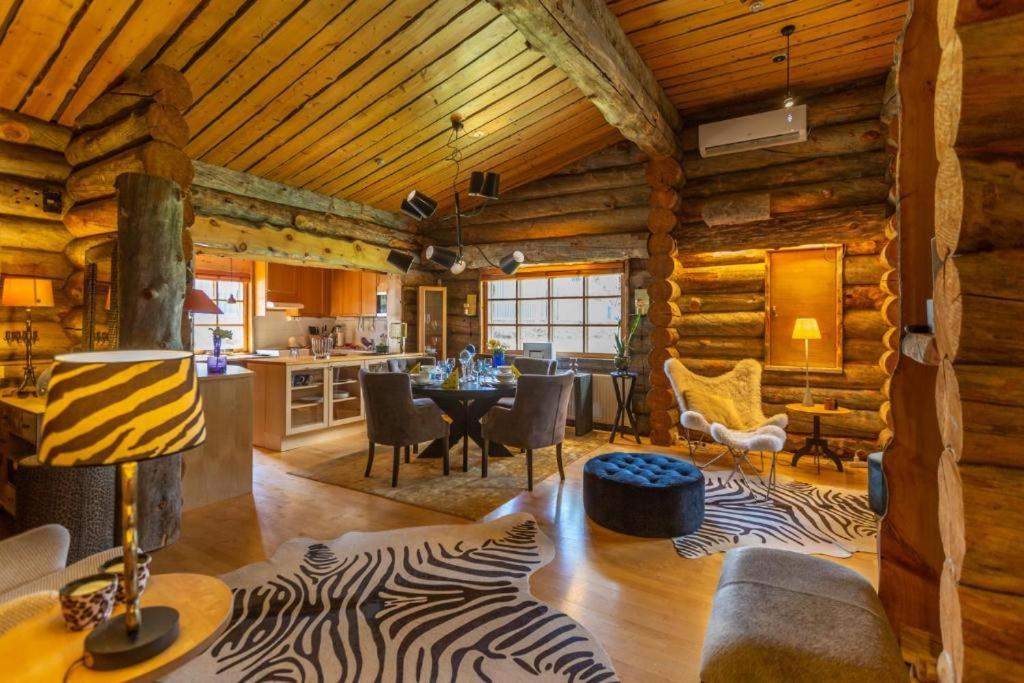 Kuukkeli Log Houses Teerenpesä - Premium Suite A48