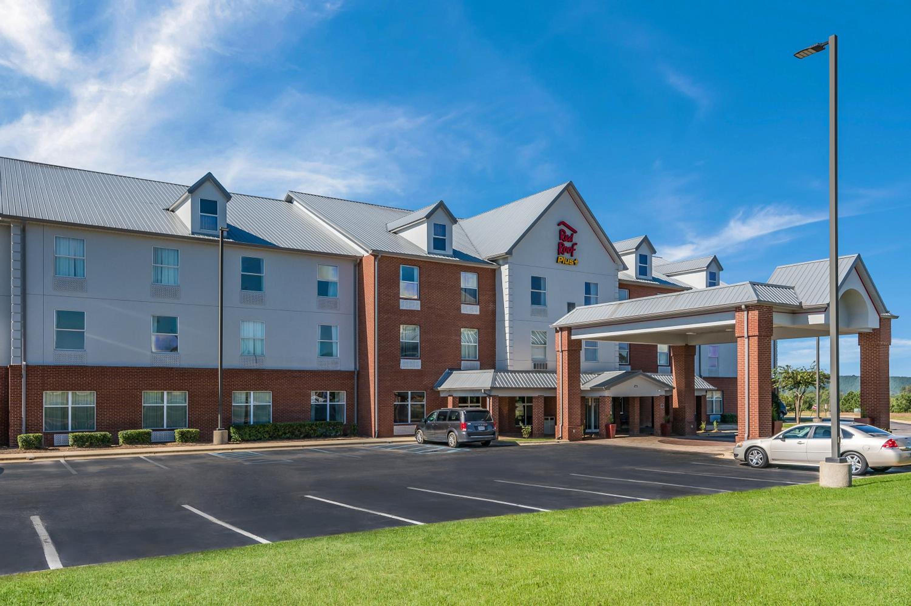 Red Roof Inn PLUS & Suites Birmingham - Bessemer view 3