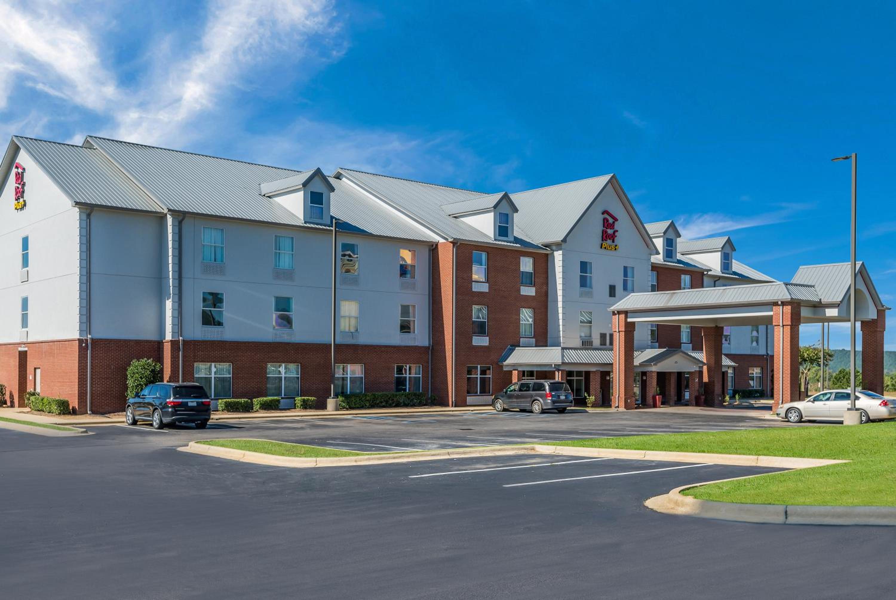 Red Roof Inn PLUS & Suites Birmingham - Bessemer view 4