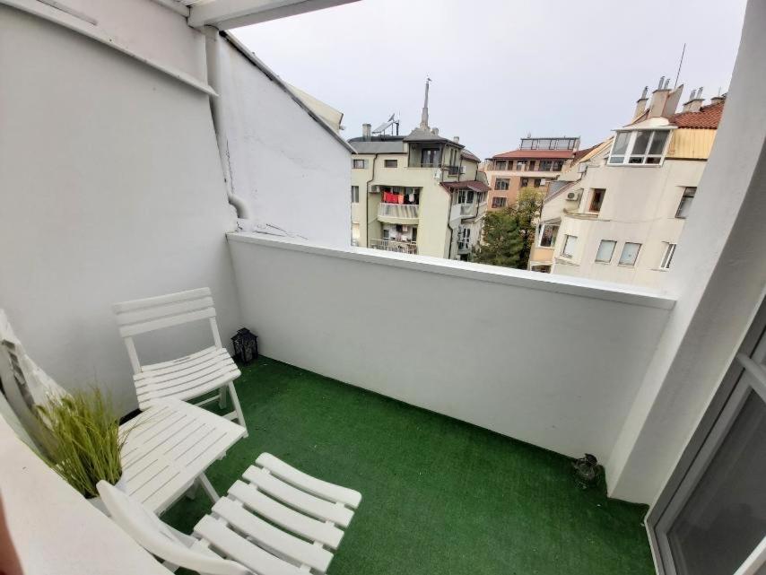 Colorful 1-BDR Apartment - Top center of Burgas by Flаt Manаger view 4