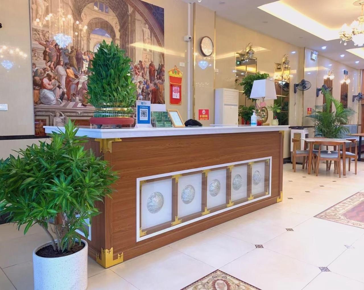 Lobby & Reception