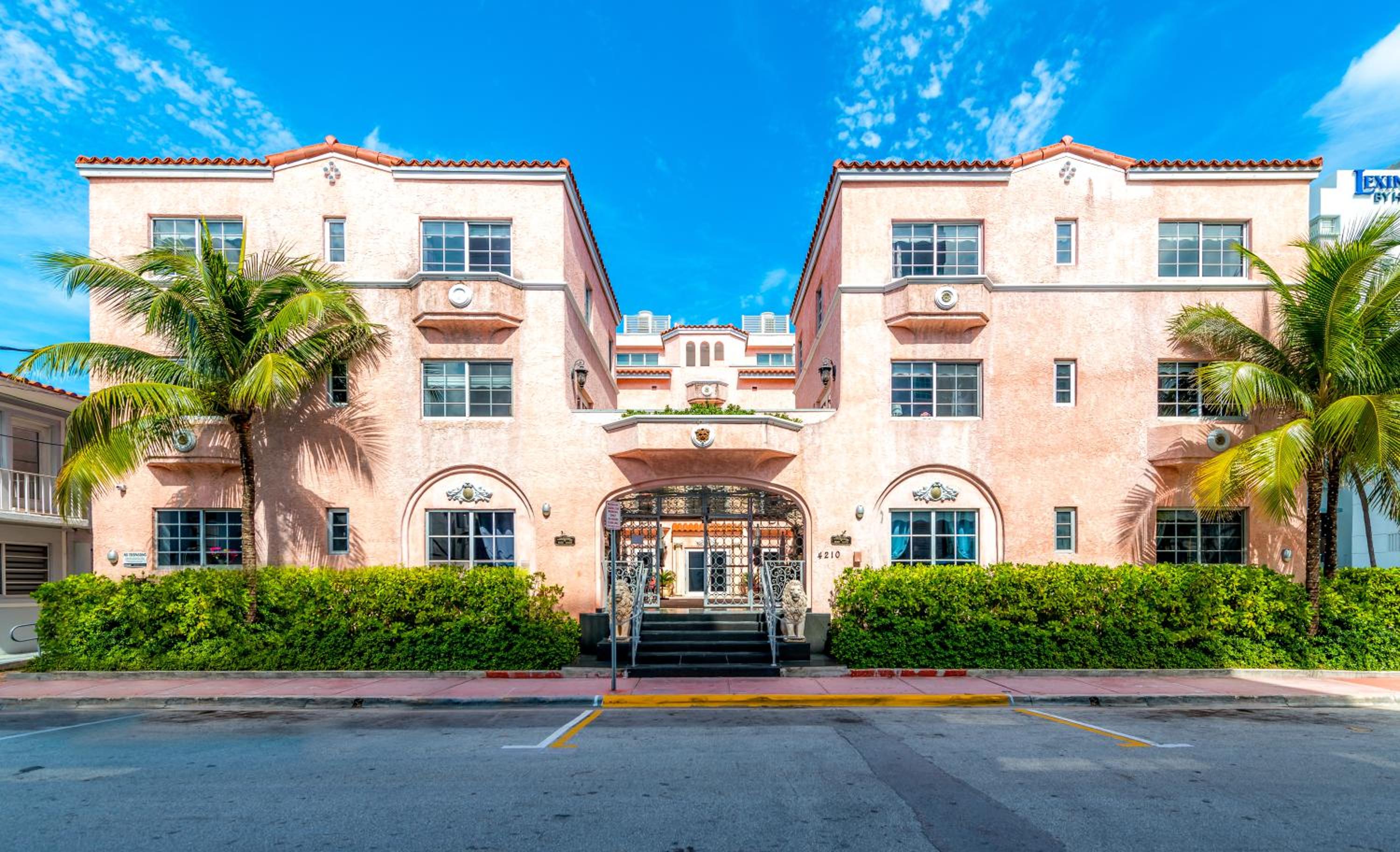 Hotel Secret Garden Miami Beach