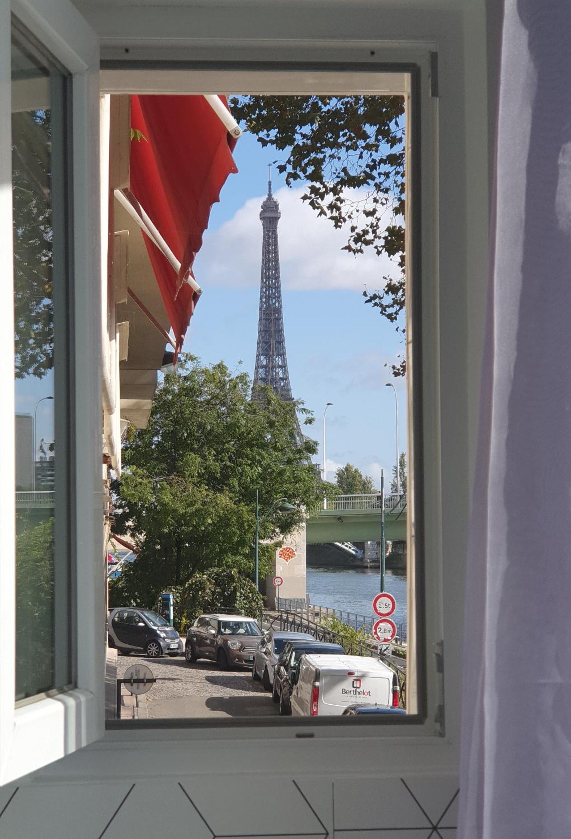 ATHEA Tour Eiffel