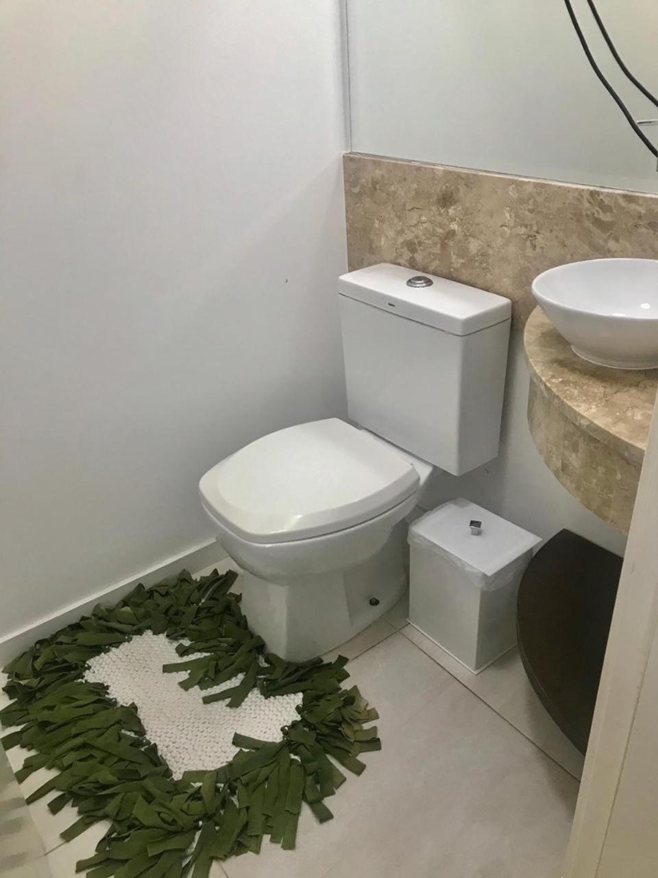 Apartamento, Cobertura, 2 suites ,localizado 200 mts da praia Bombinhas Centro