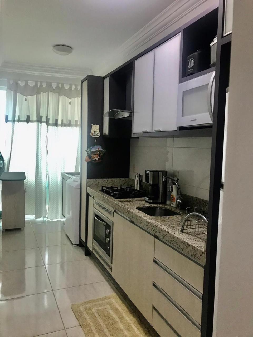 Apartamento, Cobertura, 2 suites ,localizado 200 mts da praia Bombinhas Centro
