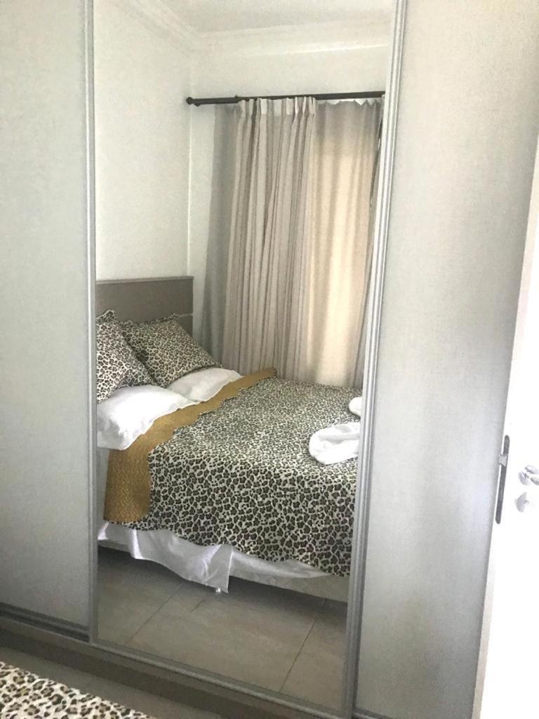 Apartamento, Cobertura, 2 suites ,localizado 200 mts da praia Bombinhas Centro