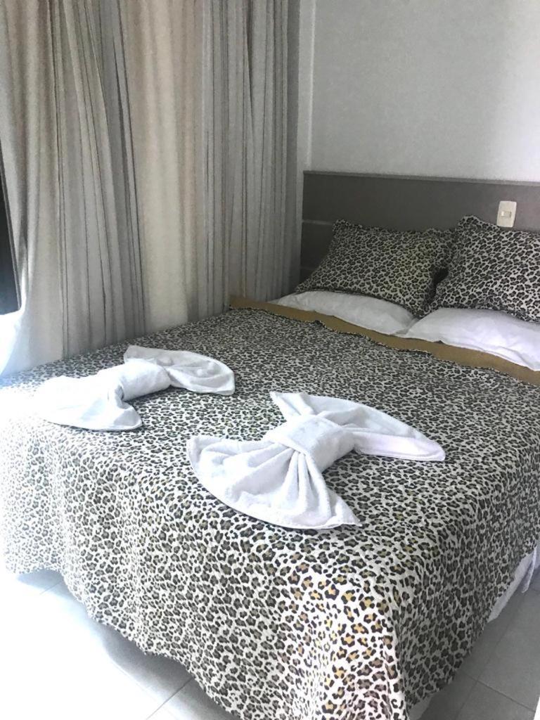 Apartamento, Cobertura, 2 suites ,localizado 200 mts da praia Bombinhas Centro