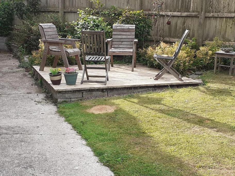 Entire house near beaches, footpaths, dog friendly view 5