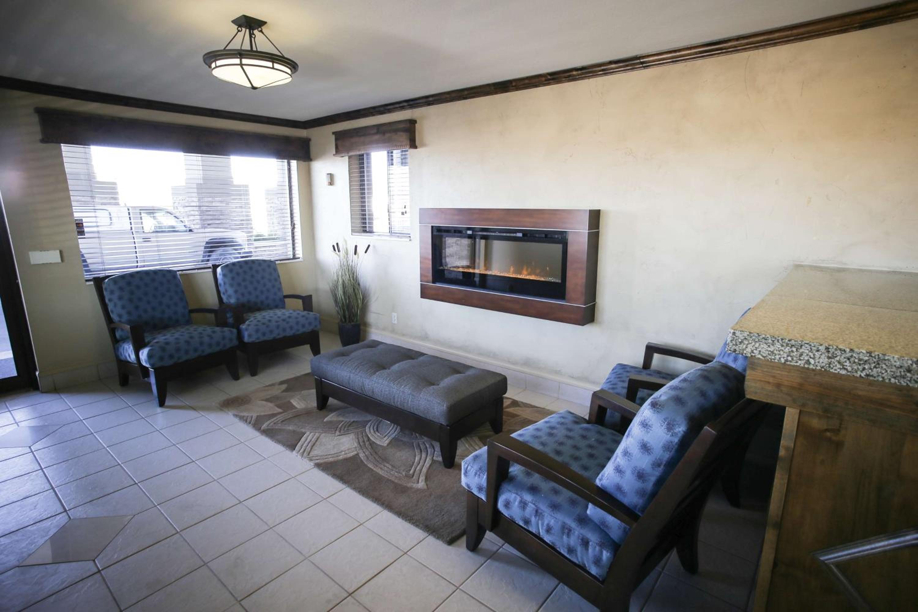 Beaver Vacations - Best Western Paradise Inn - Property Image 3