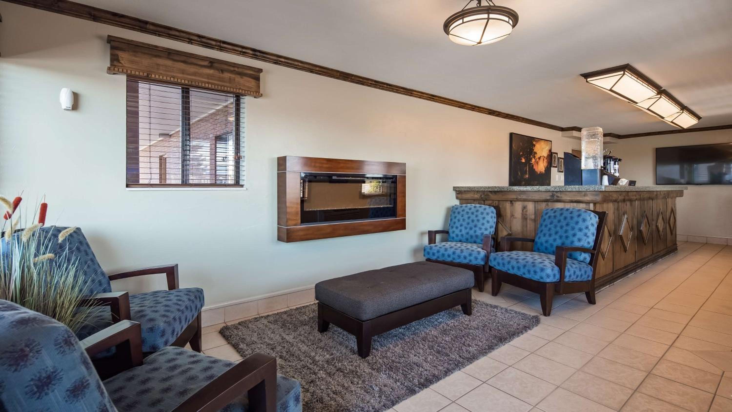Beaver Vacations - Best Western Paradise Inn - Property Image 2