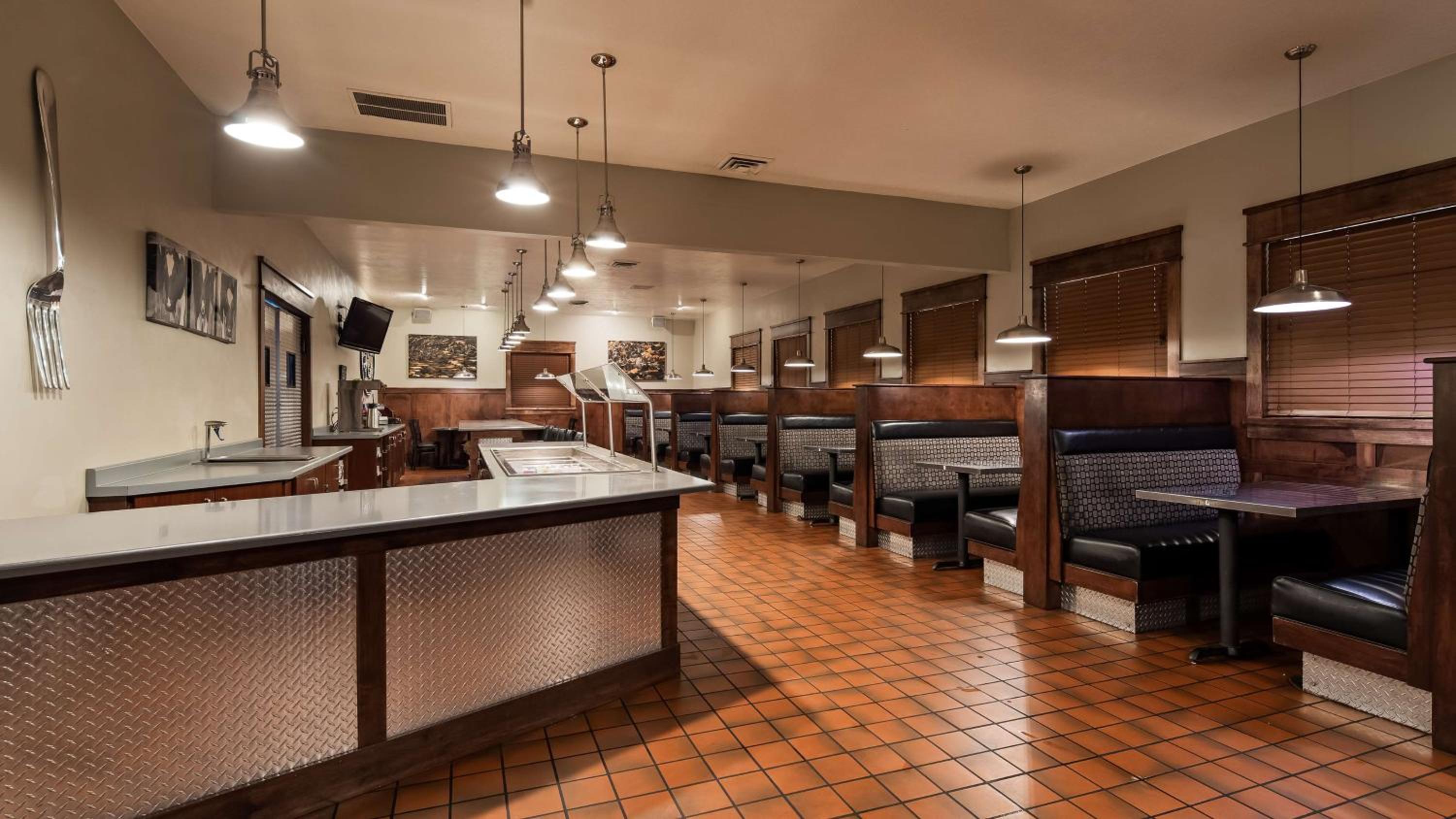 Beaver Vacations - Best Western Paradise Inn - Property Image 5