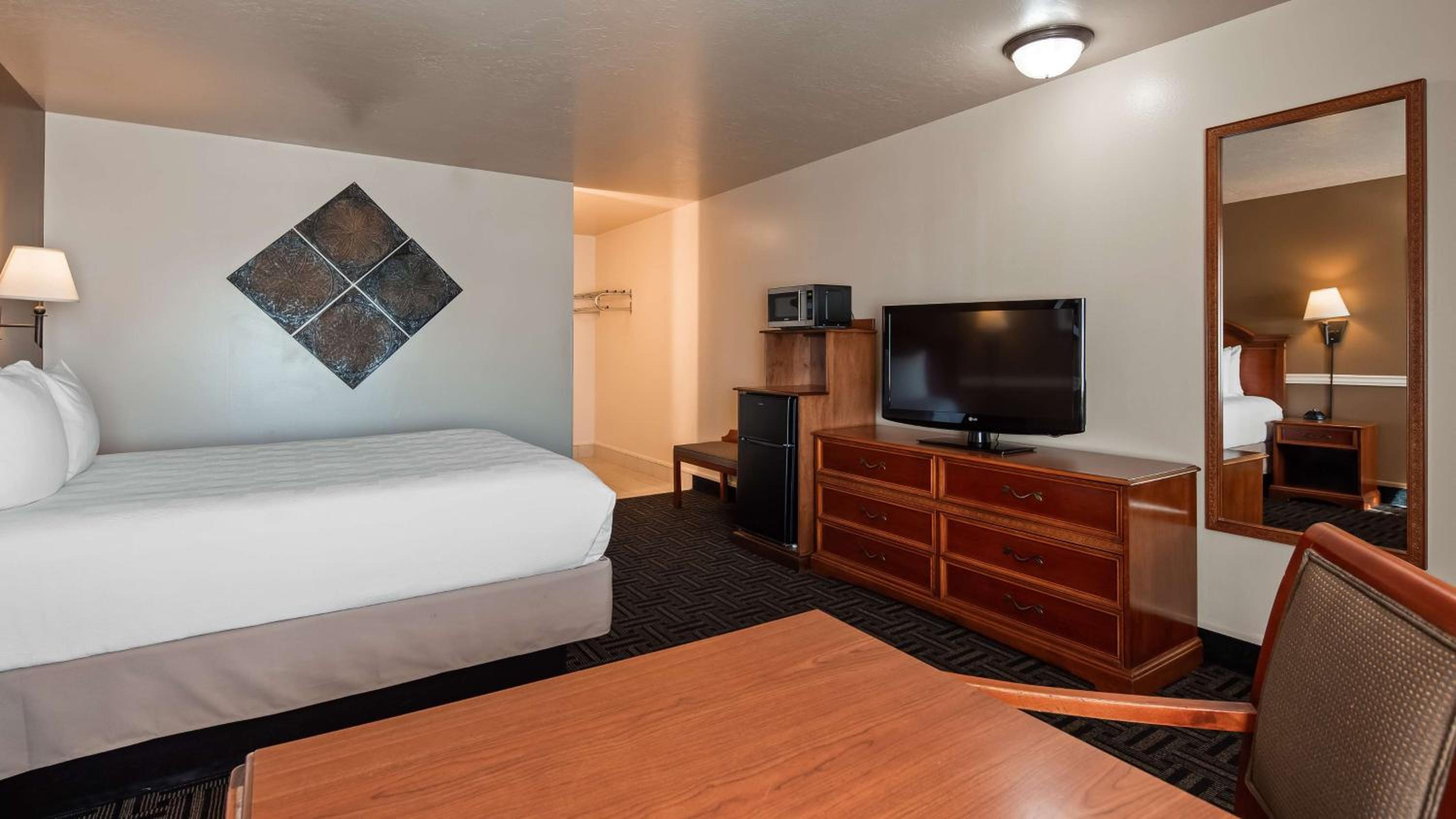 Beaver Vacations - Best Western Paradise Inn - Property Image 12