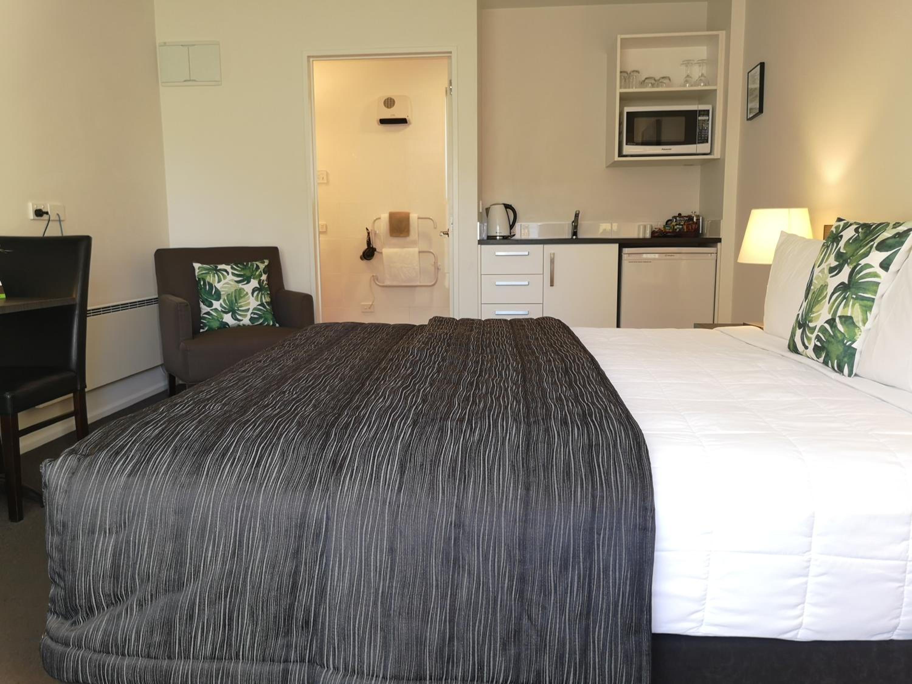 Airport Palms Motel