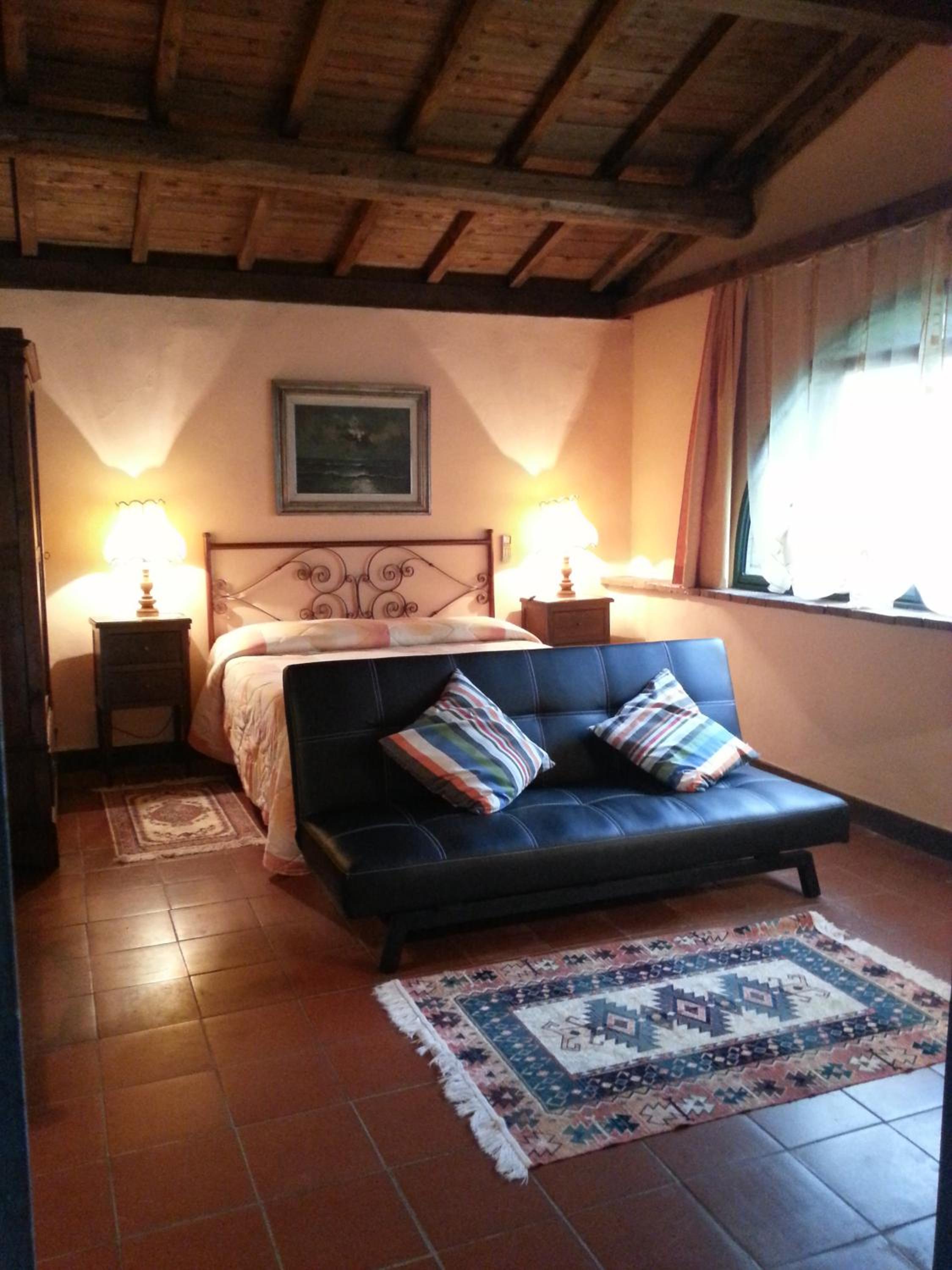 Podere Lamaccia - bed and kitchinette