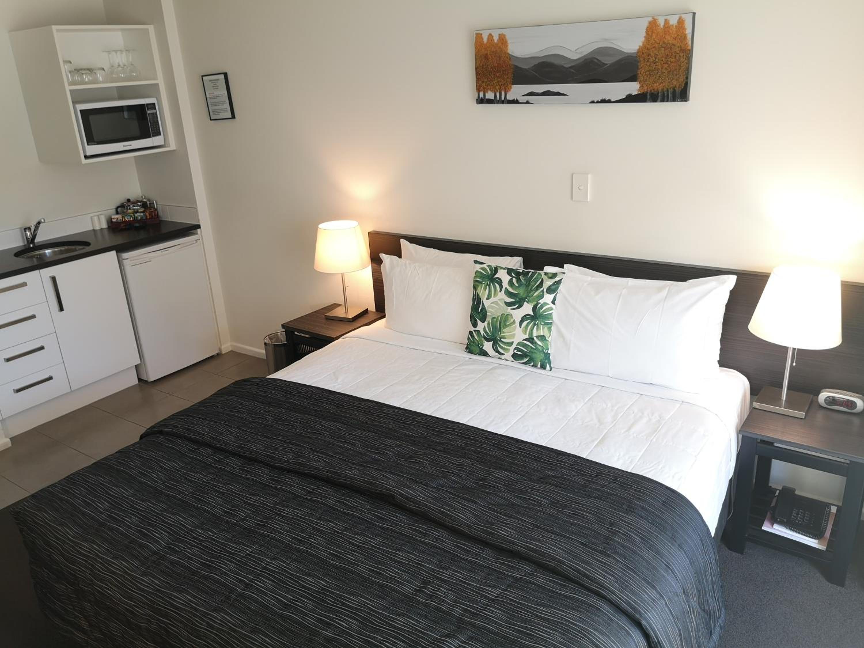 Airport Palms Motel