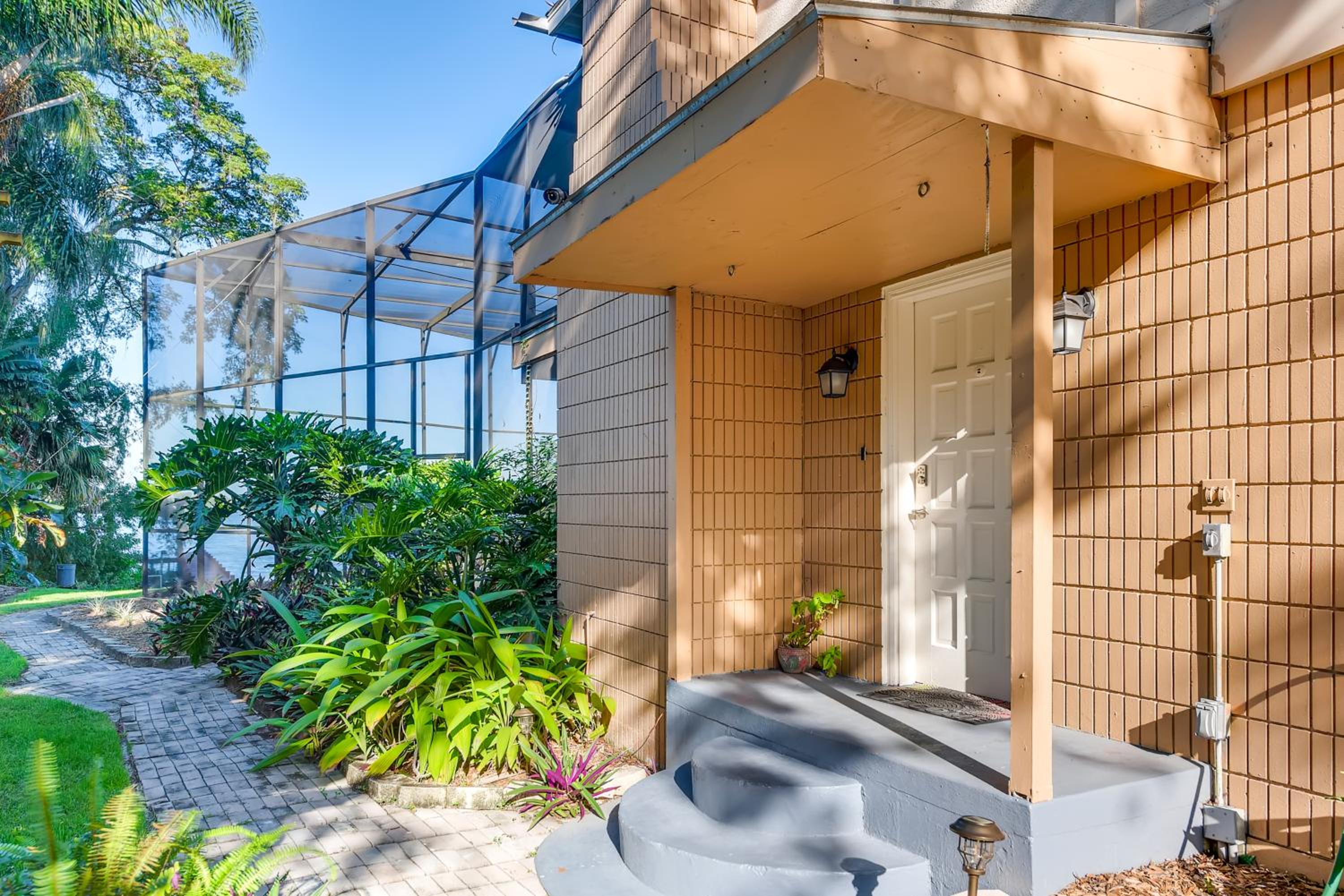 Spacious Lakefront House with Pool, Hottub, & Boating