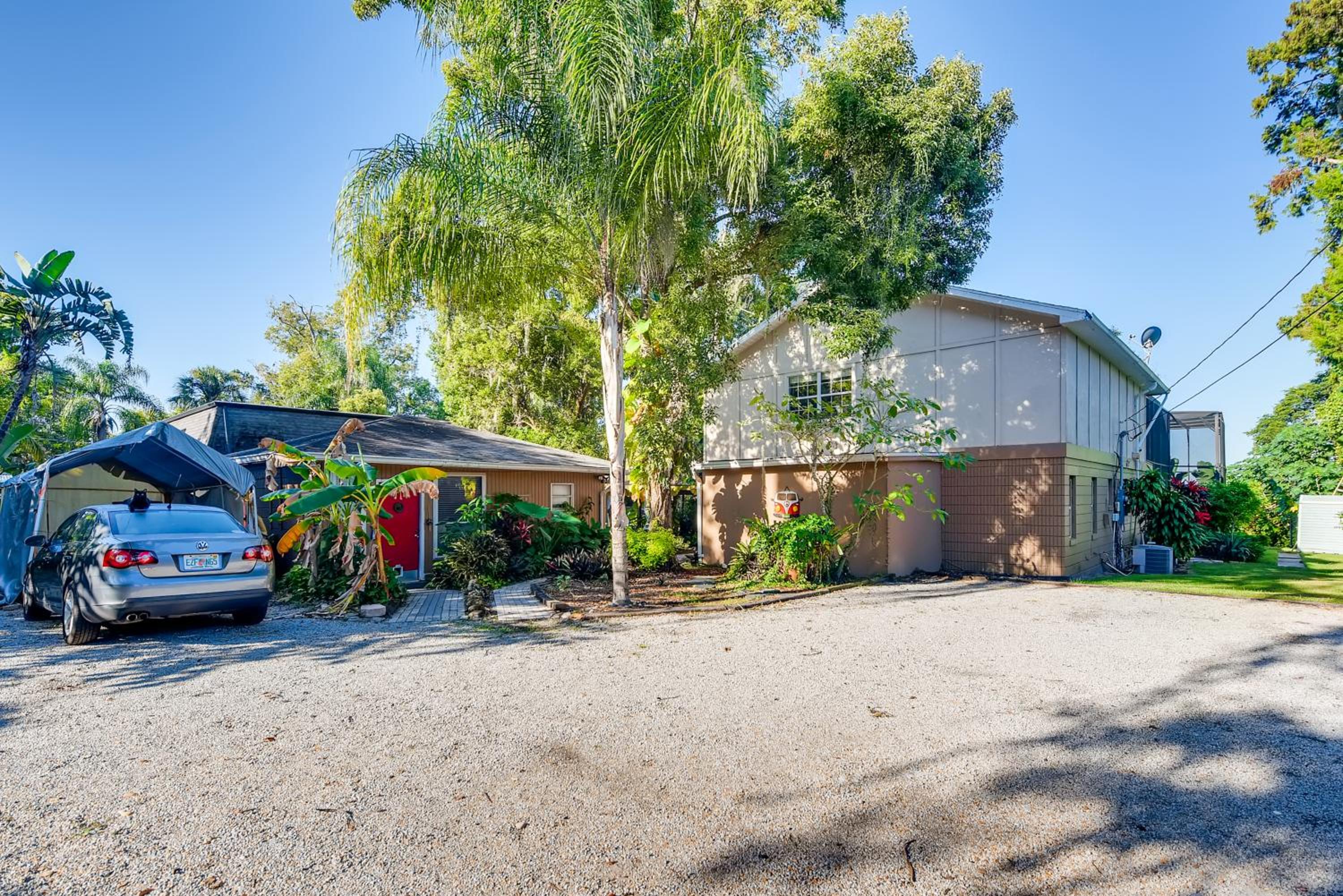 Spacious Lakefront House with Pool, Hottub, & Boating