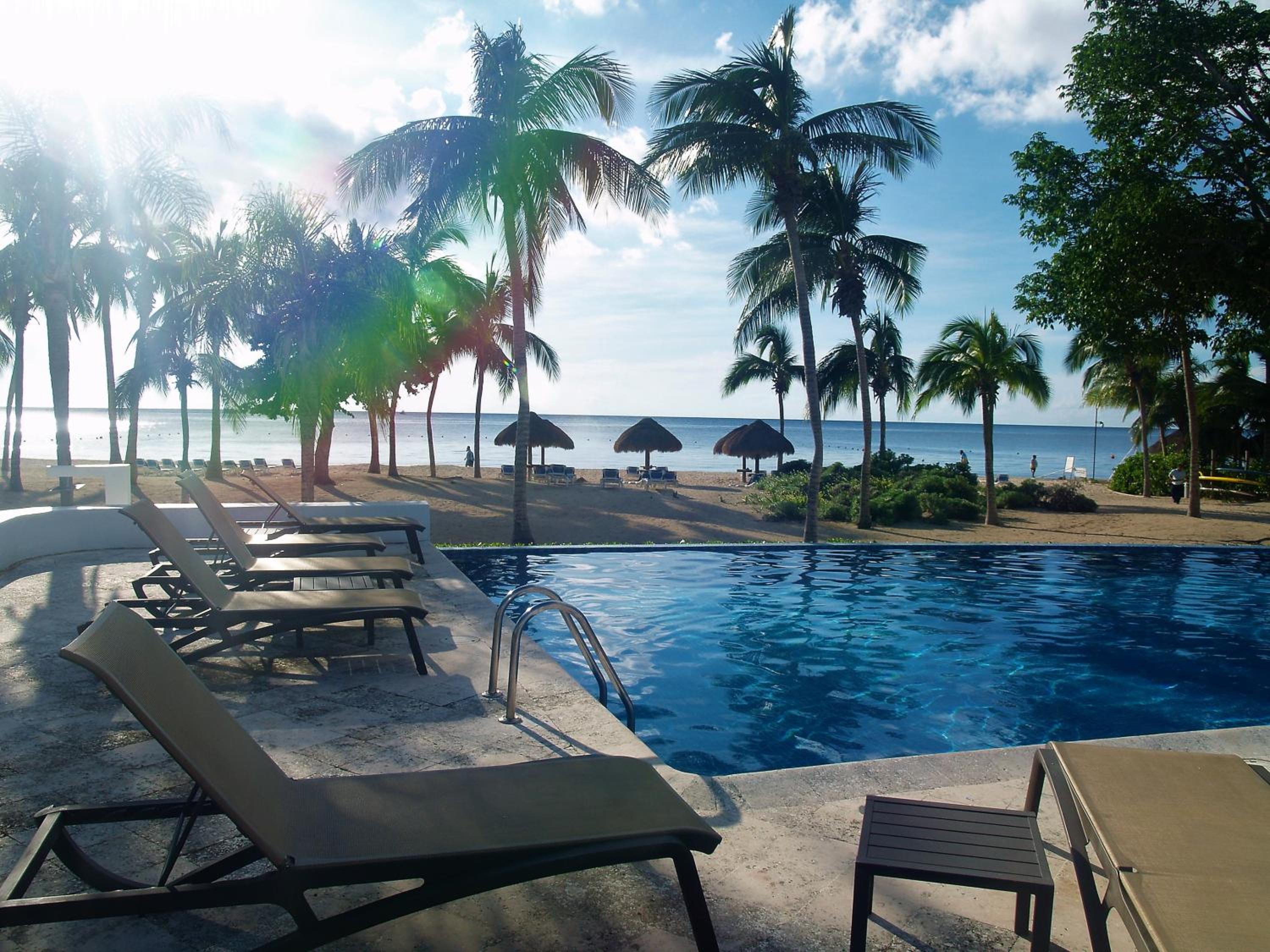 Beachfront Apartment Your Home in Cozumel