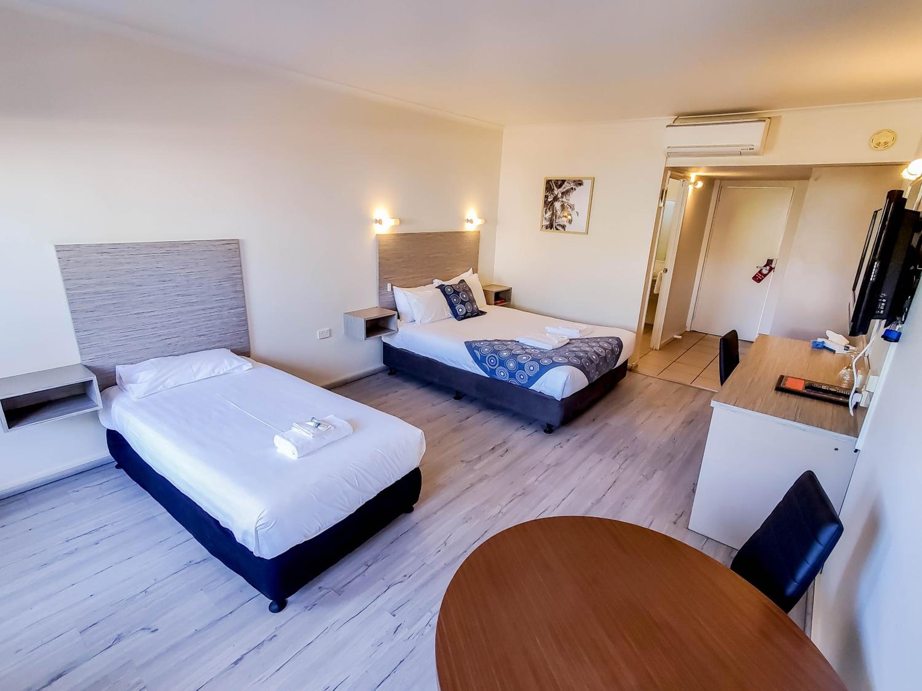 Sandors Motor Inn