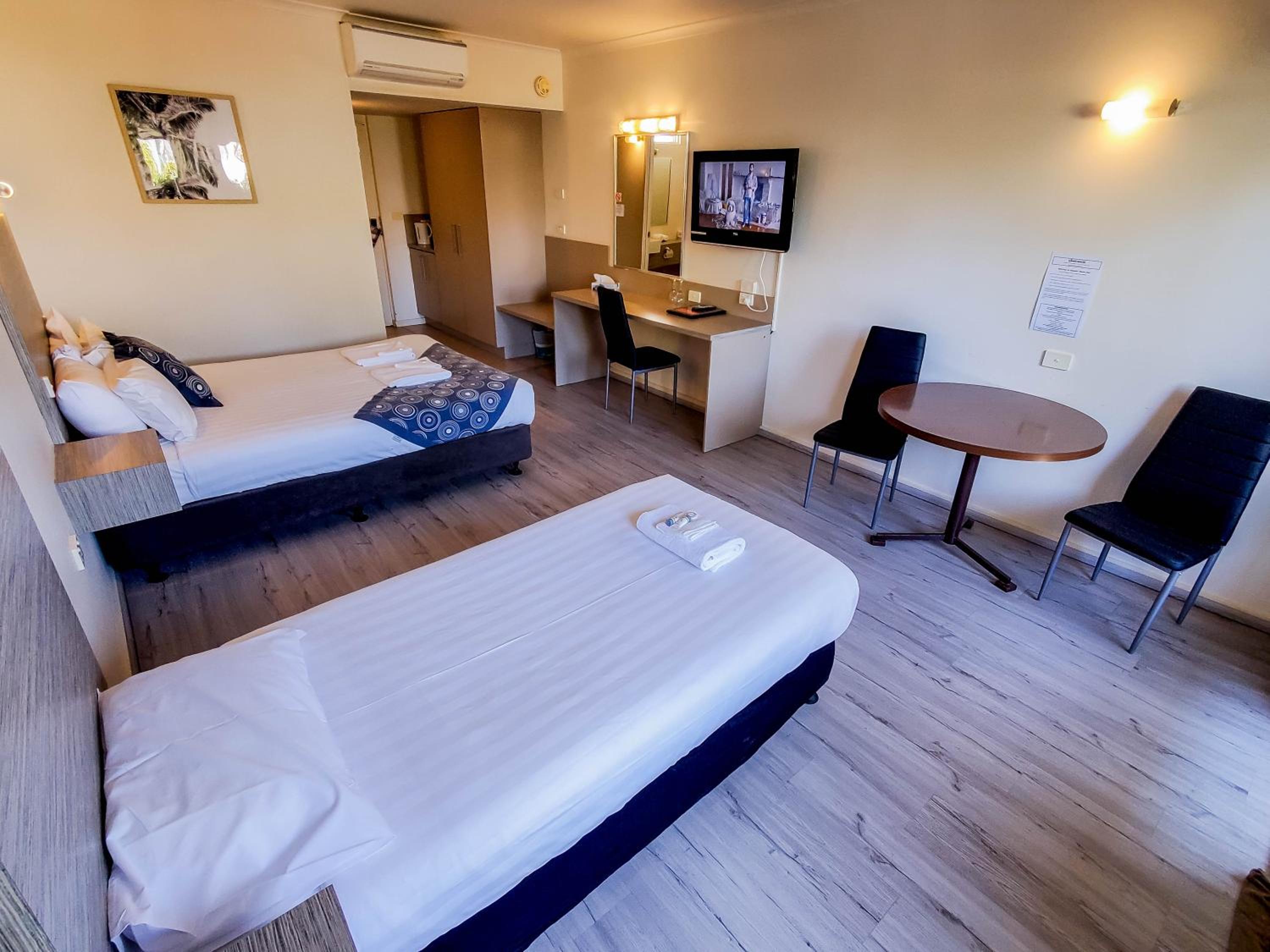 Sandors Motor Inn