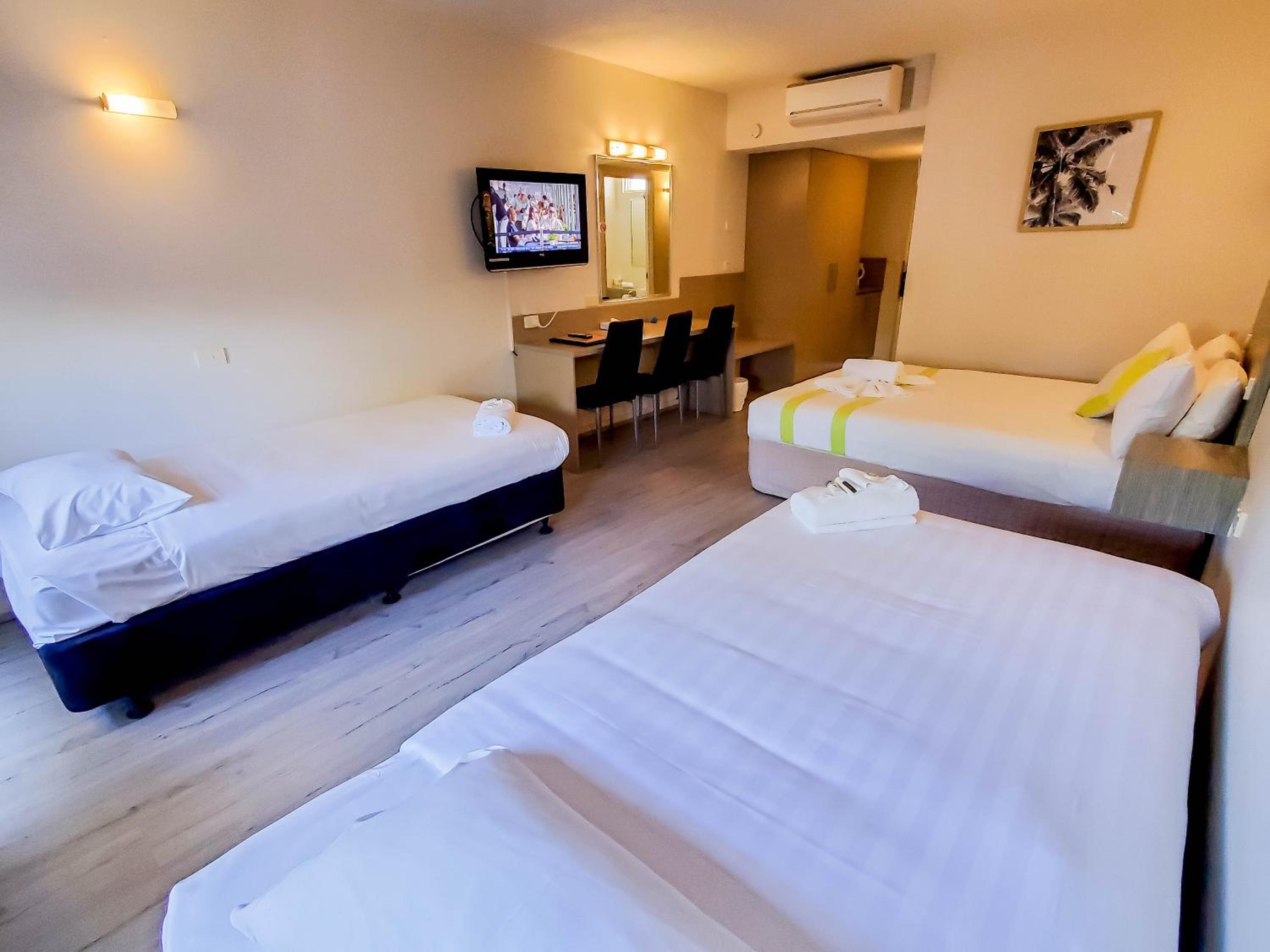 Sandors Motor Inn