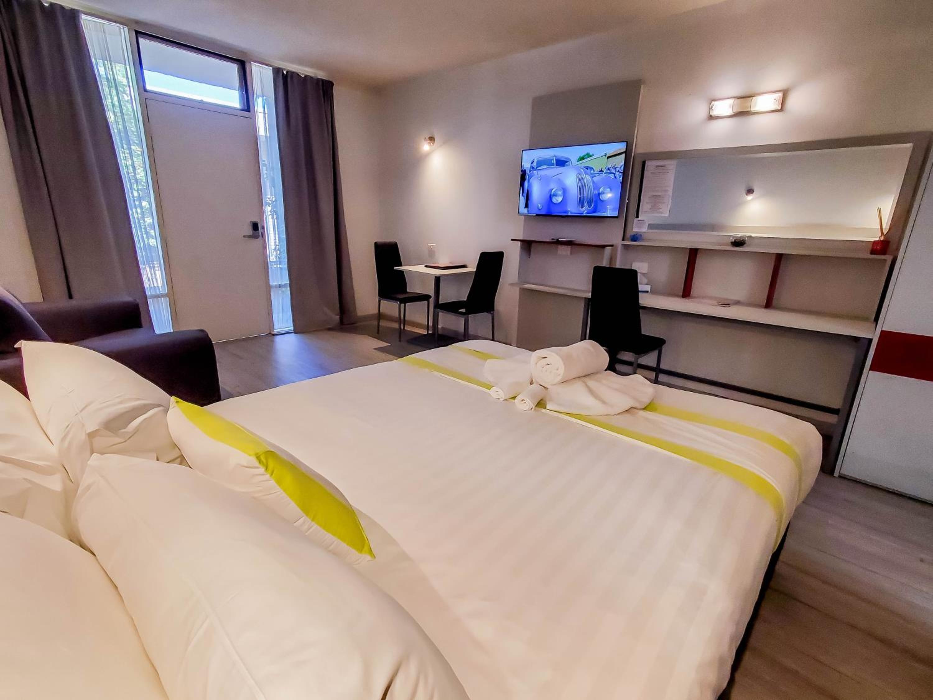 Sandors Motor Inn
