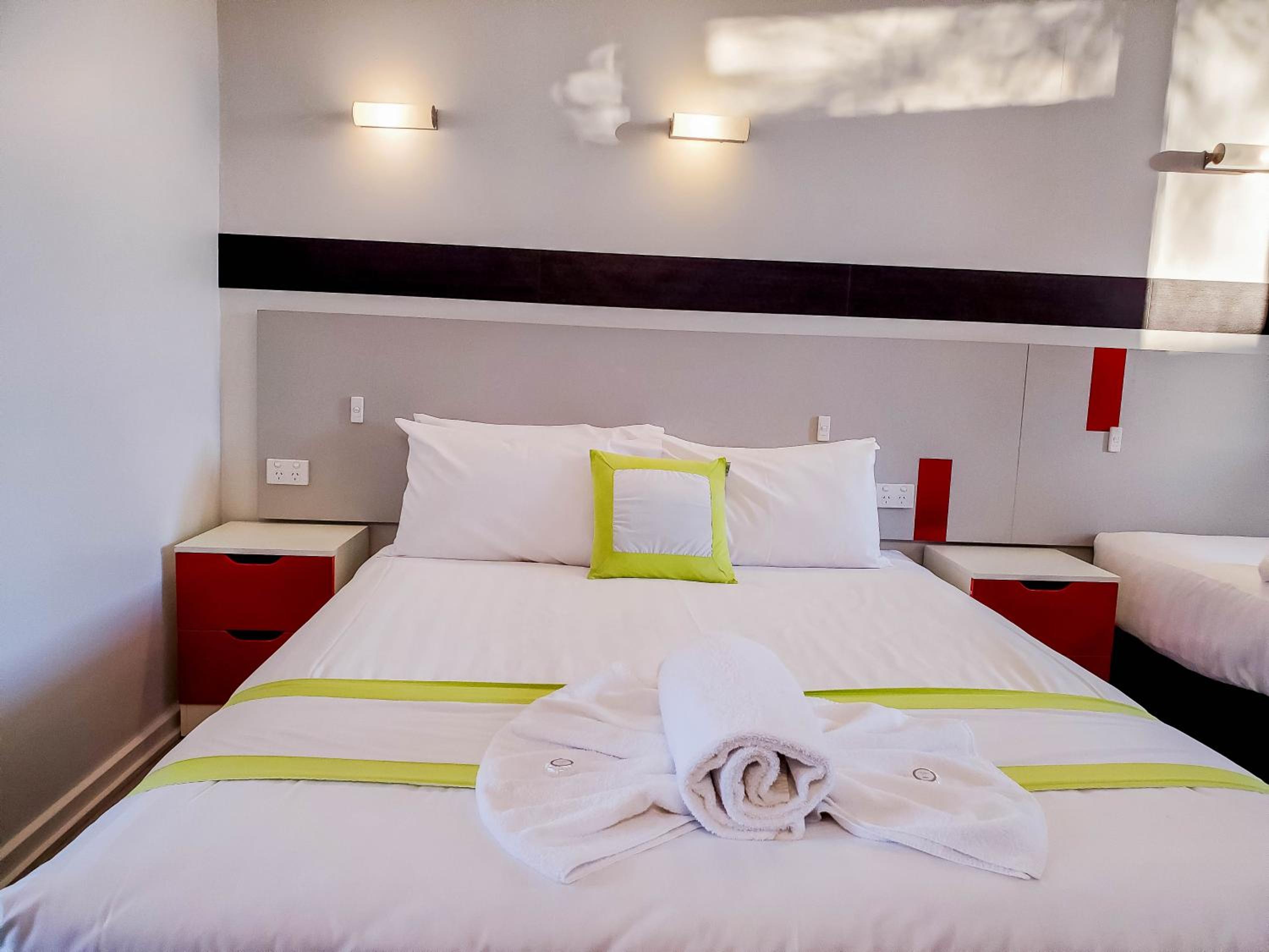 Sandors Motor Inn