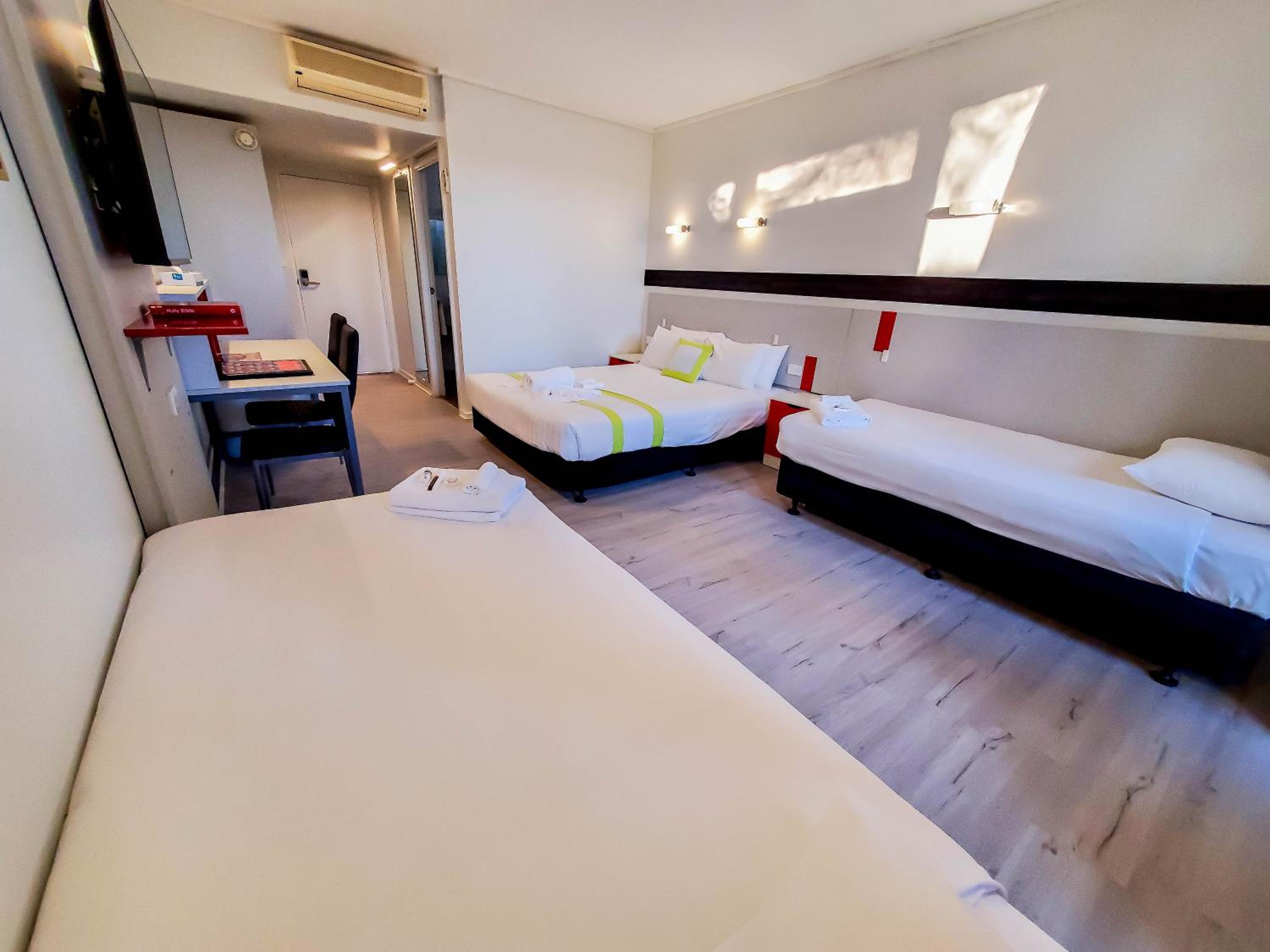 Sandors Motor Inn