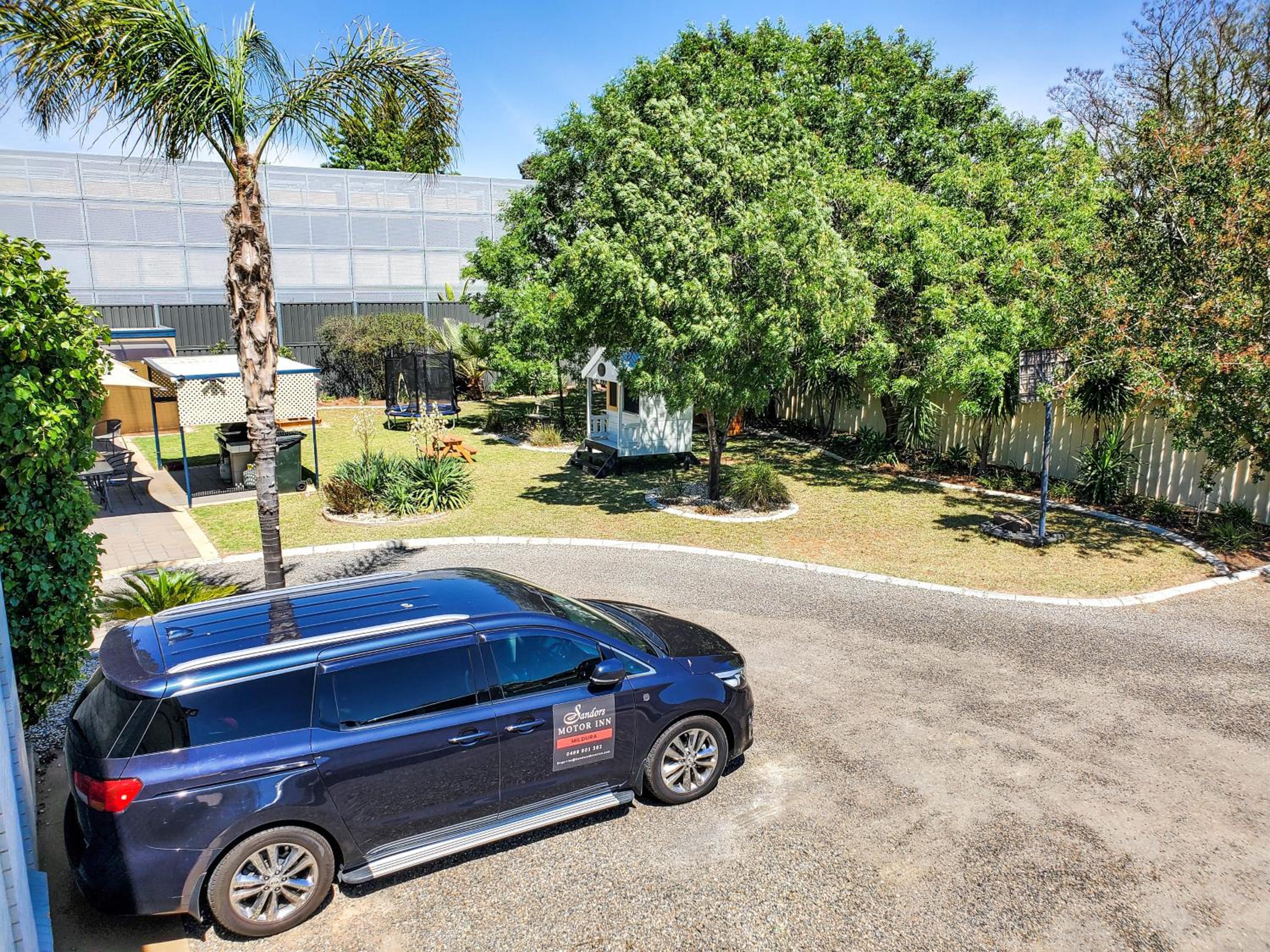 Sandors Motor Inn