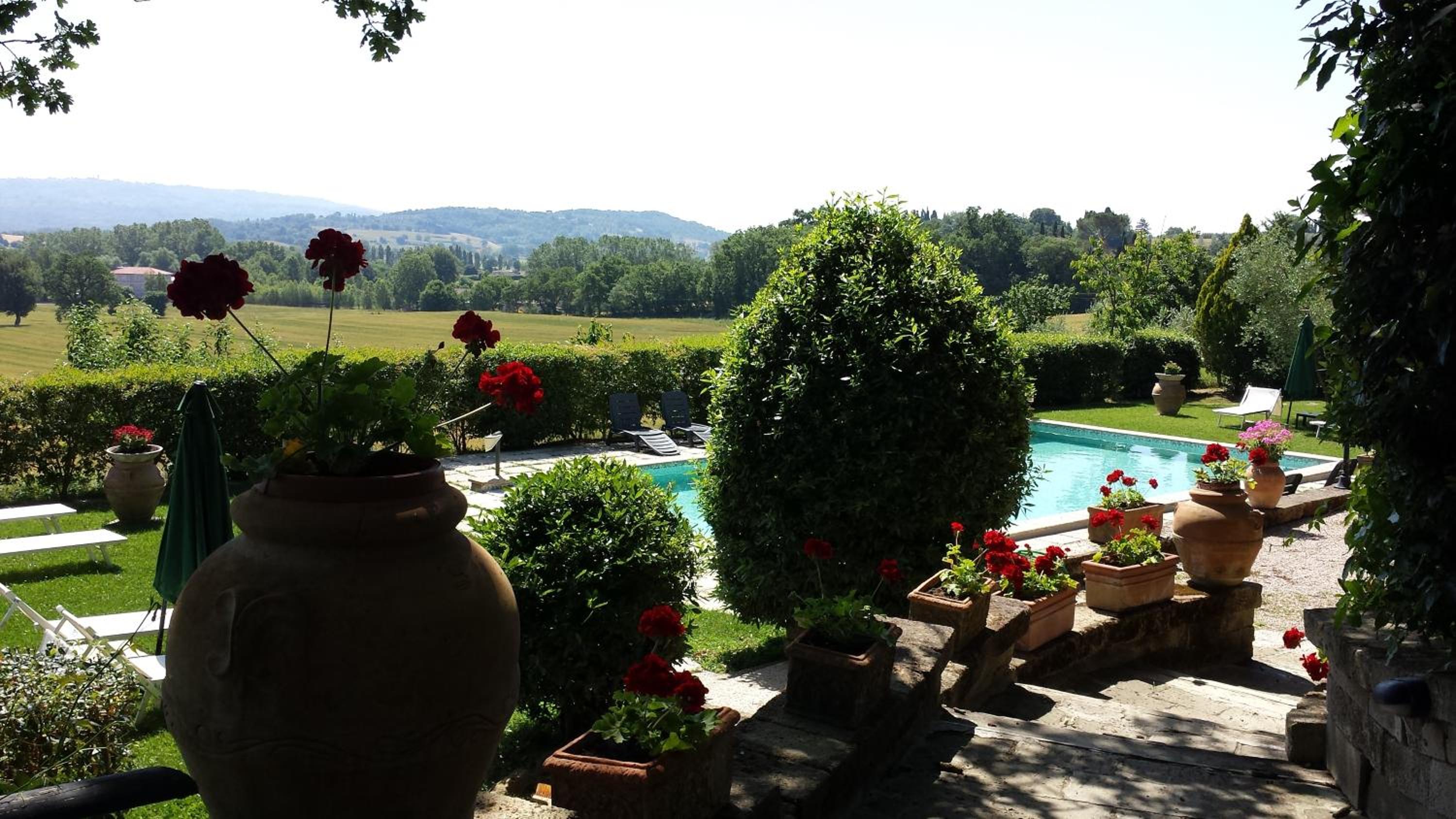 Podere Lamaccia - bed and kitchinette