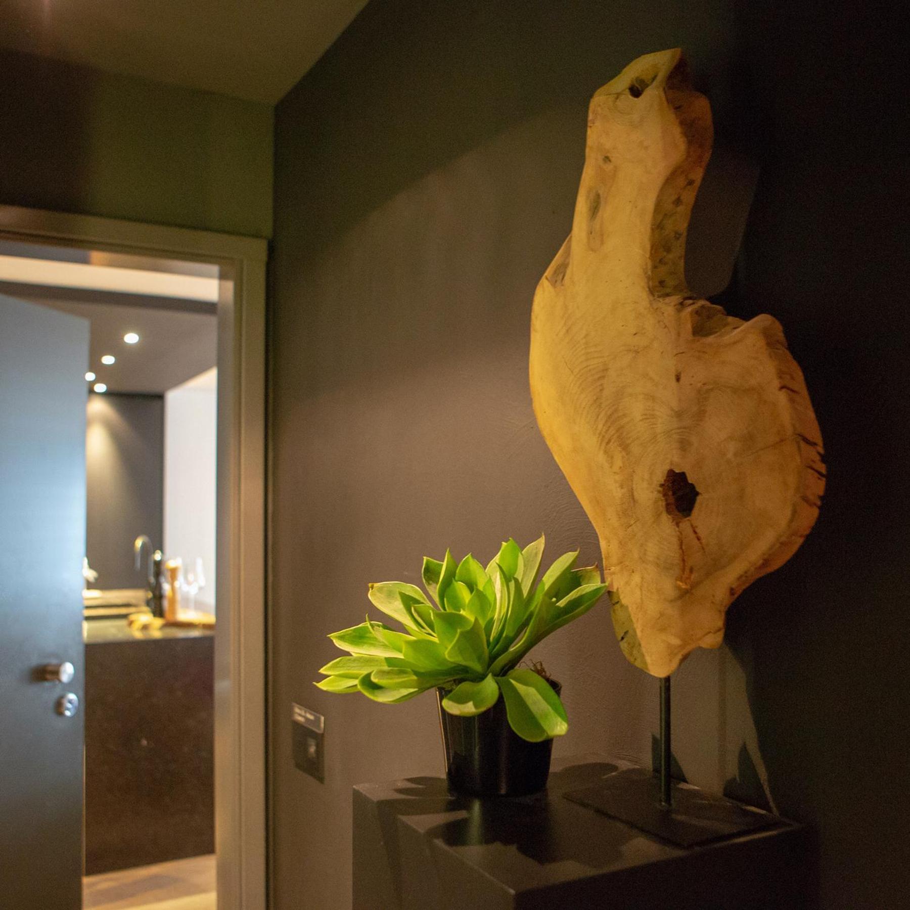 LombokLiving I Luxury 2BDR & Parking Lippenslaan