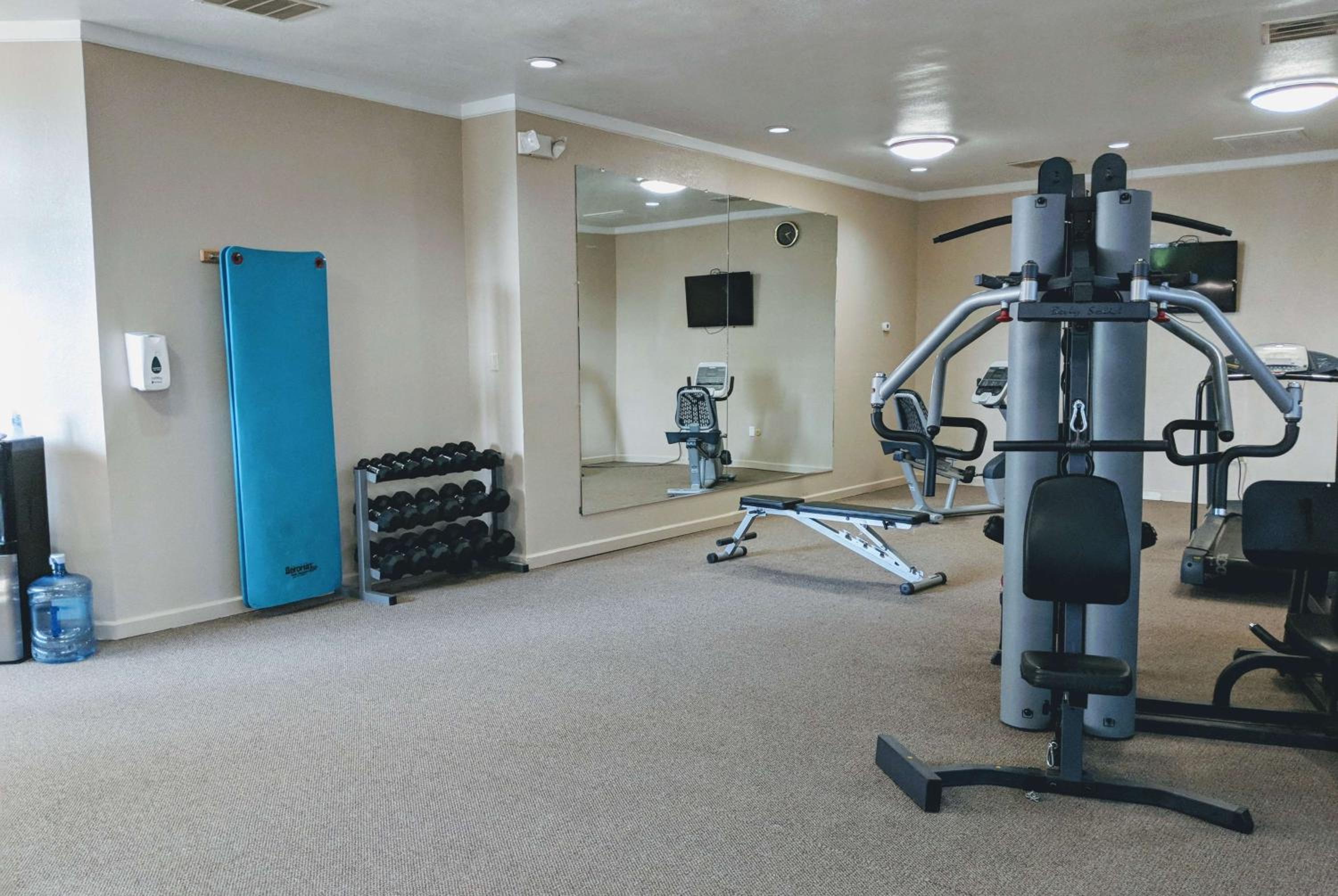 Days Inn & Suites by Wyndham Clovis view 5