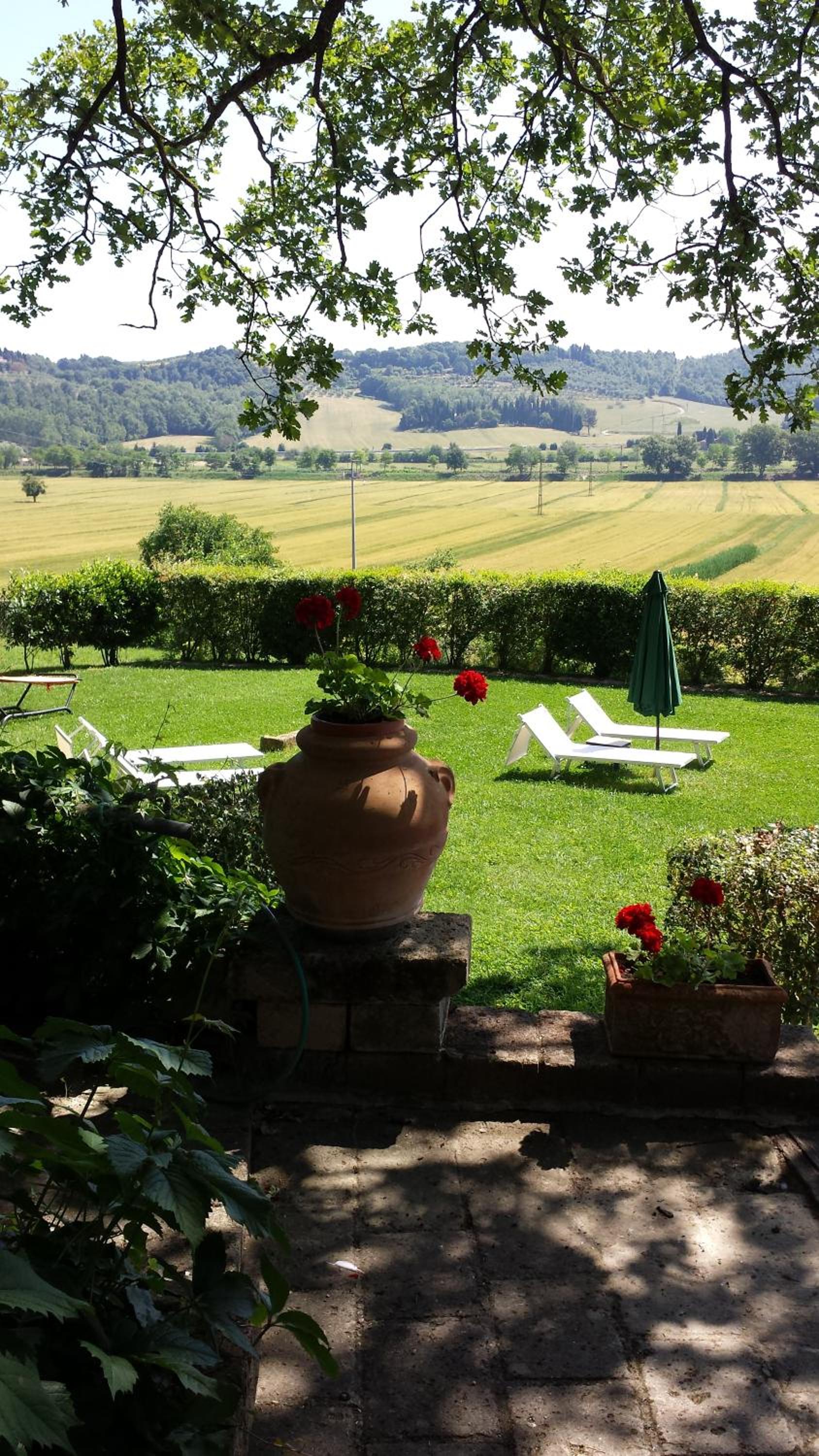 Podere Lamaccia - bed and kitchinette