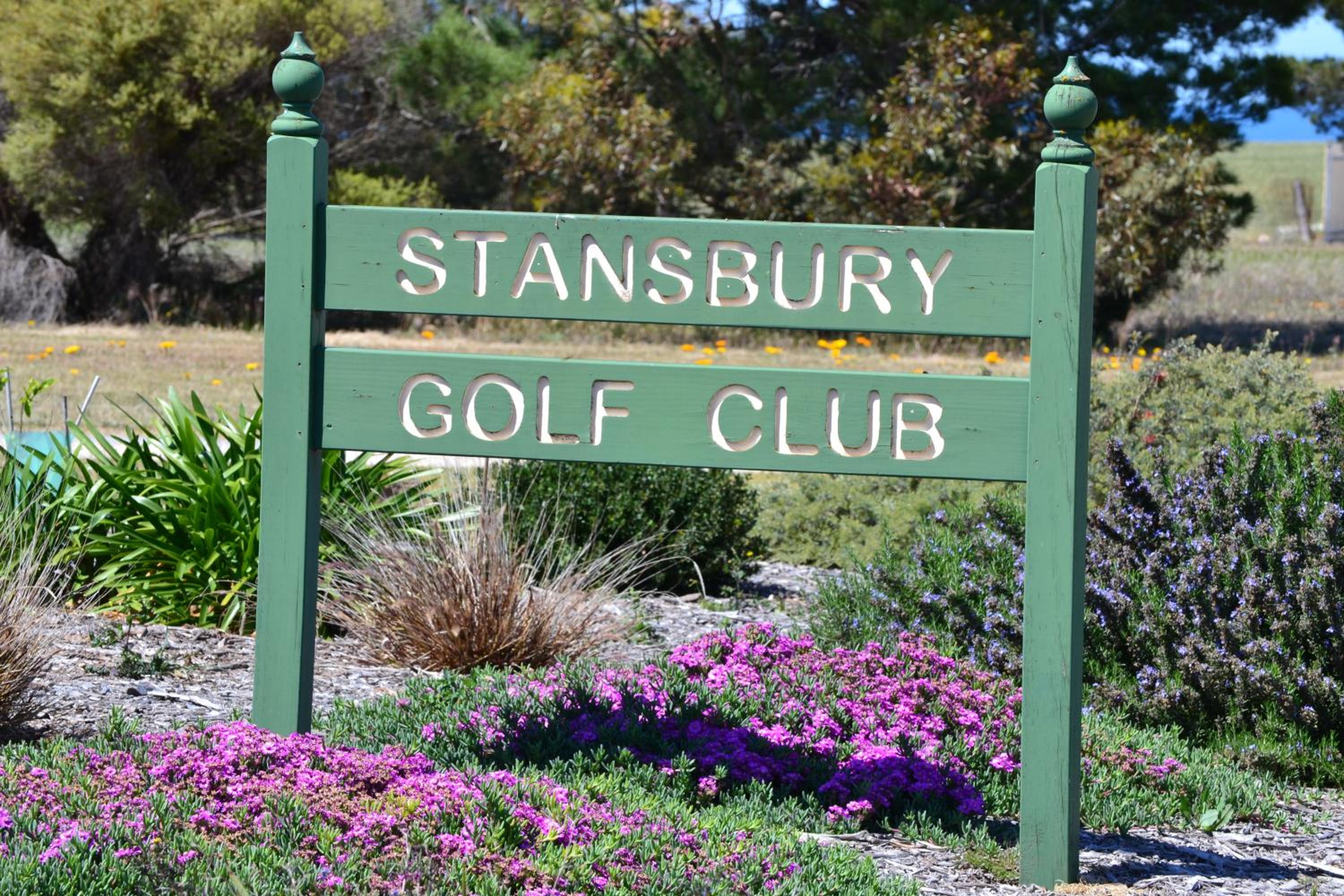 Stan Breeze: Elegant Family Retreat