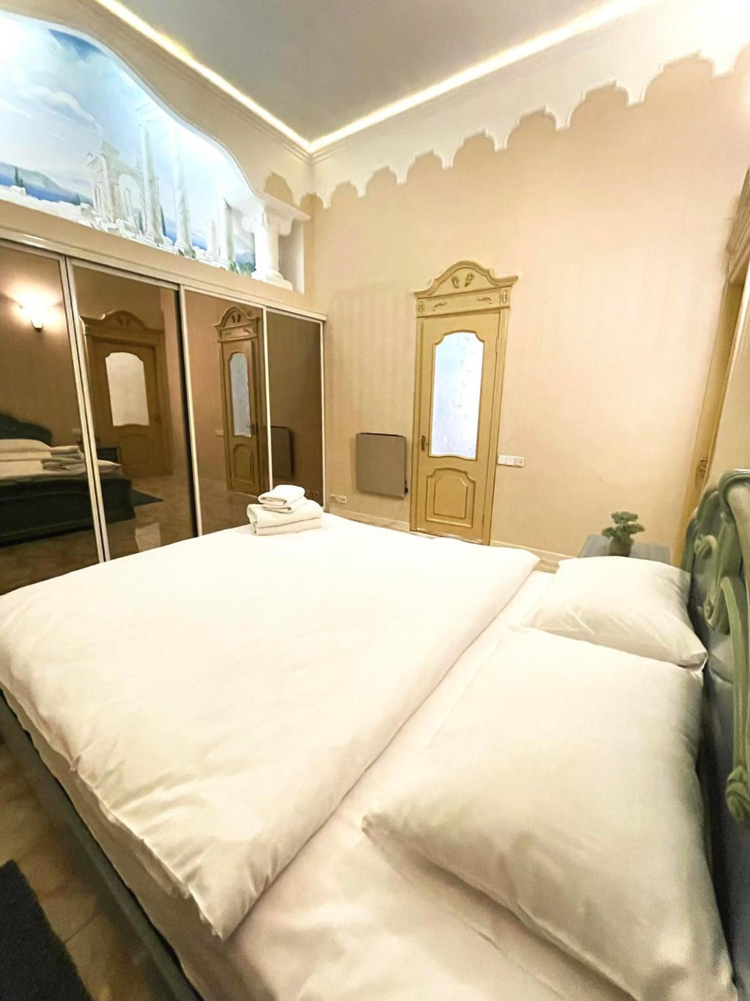 Great one Bed right near Opera House view 3