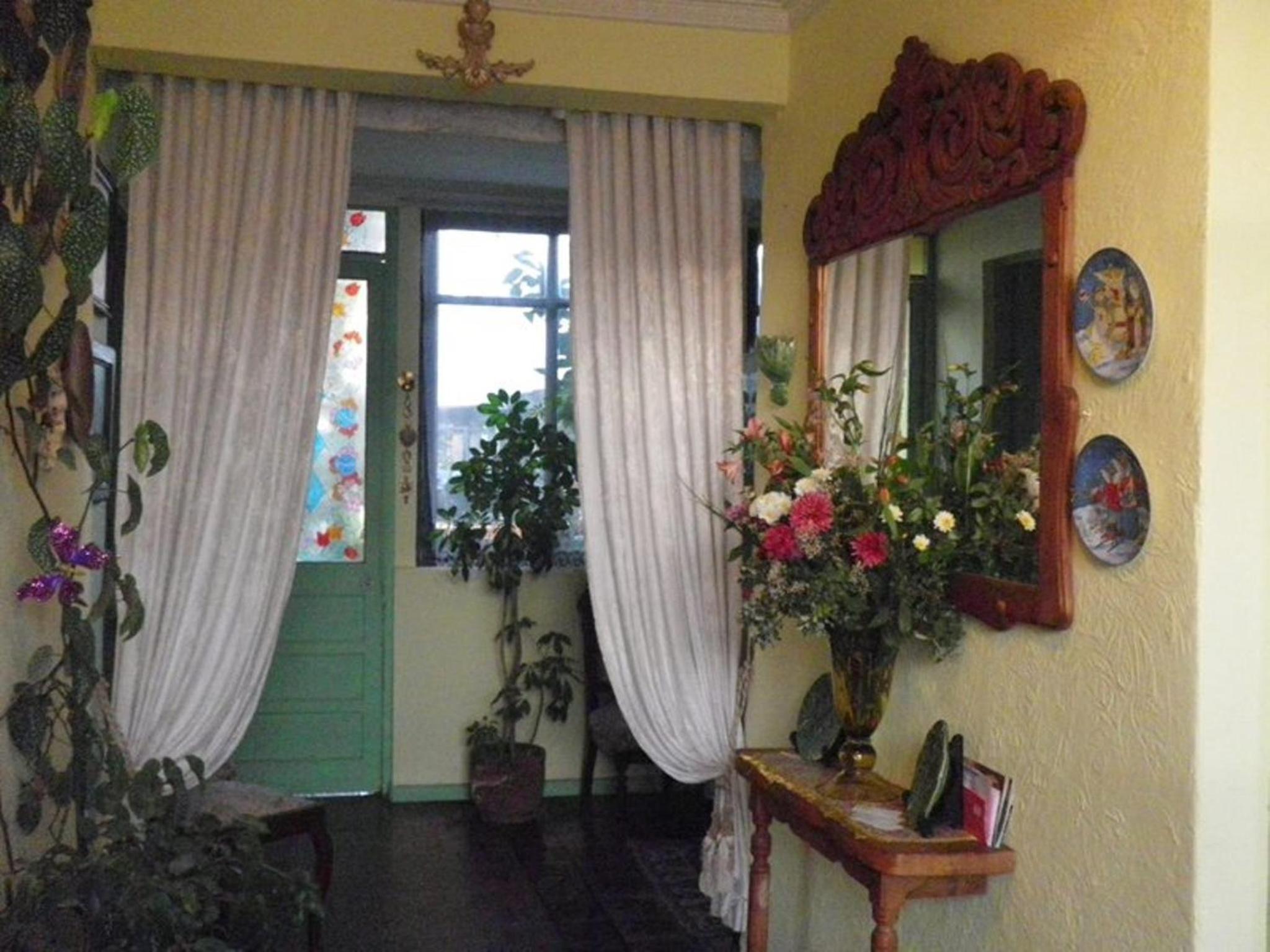 Hostal Renoir