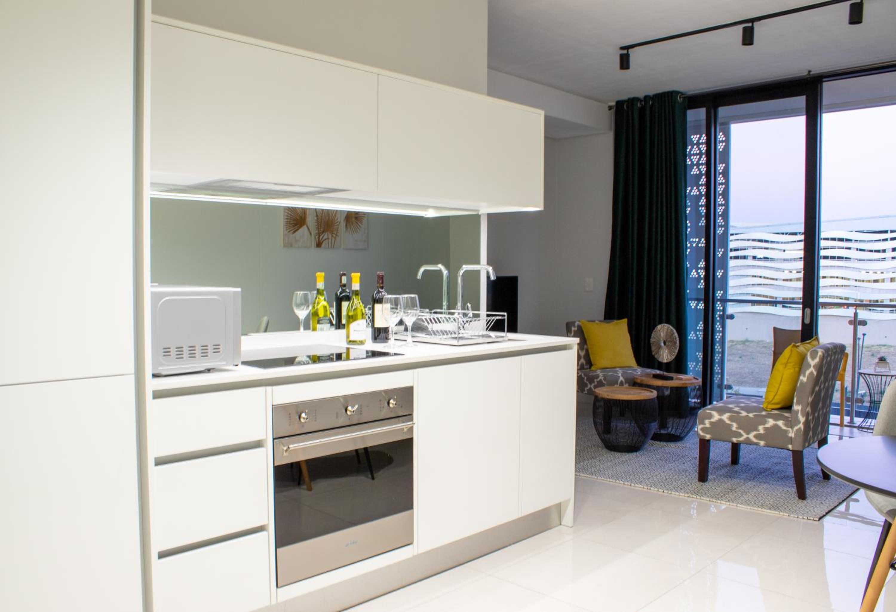 Modern 1 Bedroom Executive Apartment in Waterfall view 2