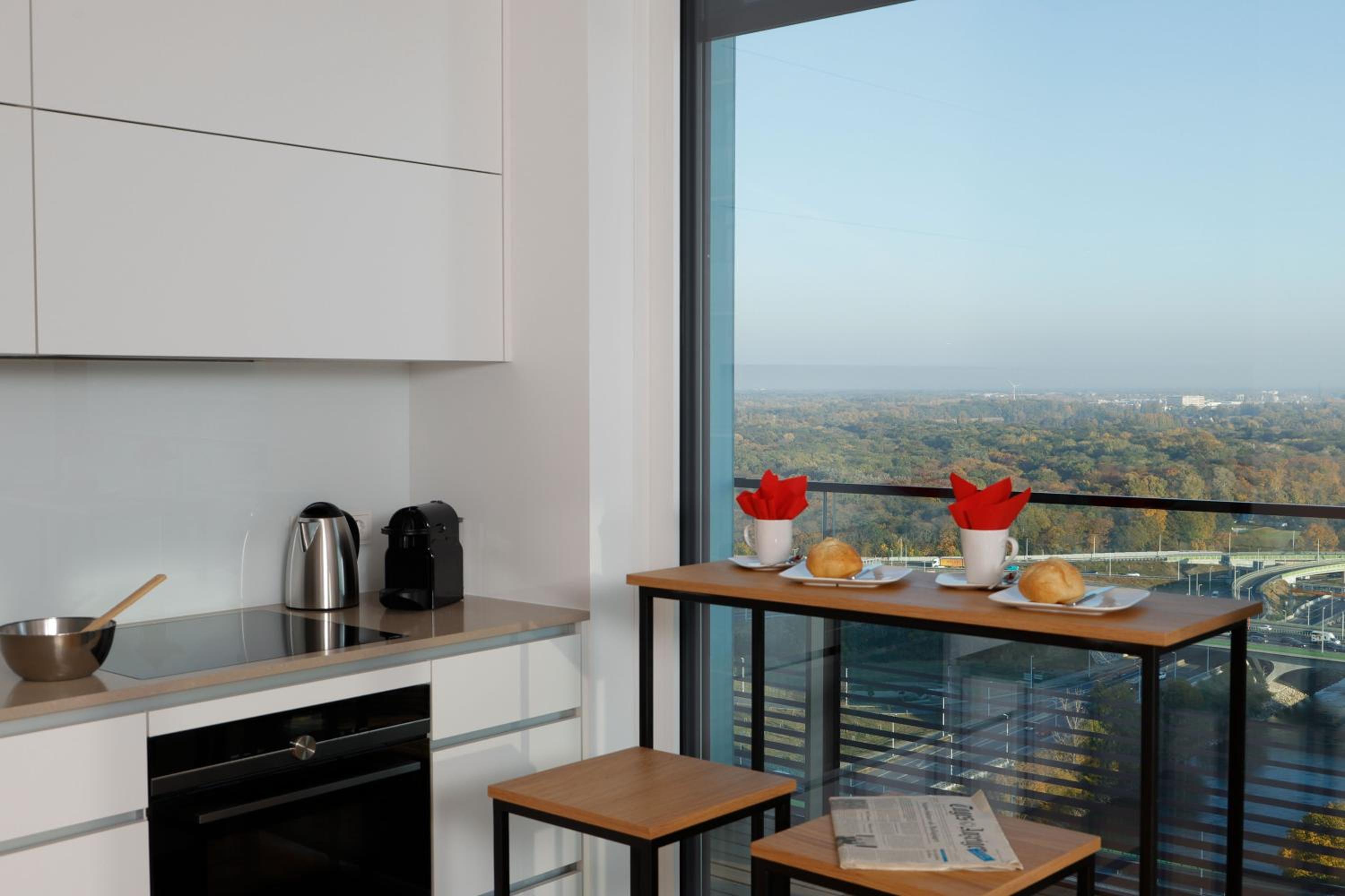 Triiiple Suites Level 21 mit Balkon und Tiefgarage