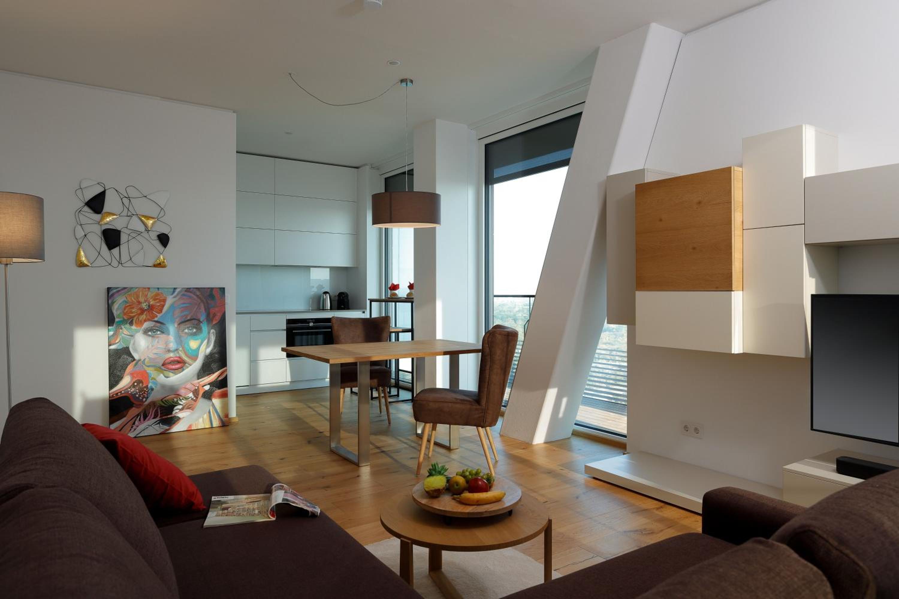 Triiiple Suites Level 21 mit Balkon und Tiefgarage