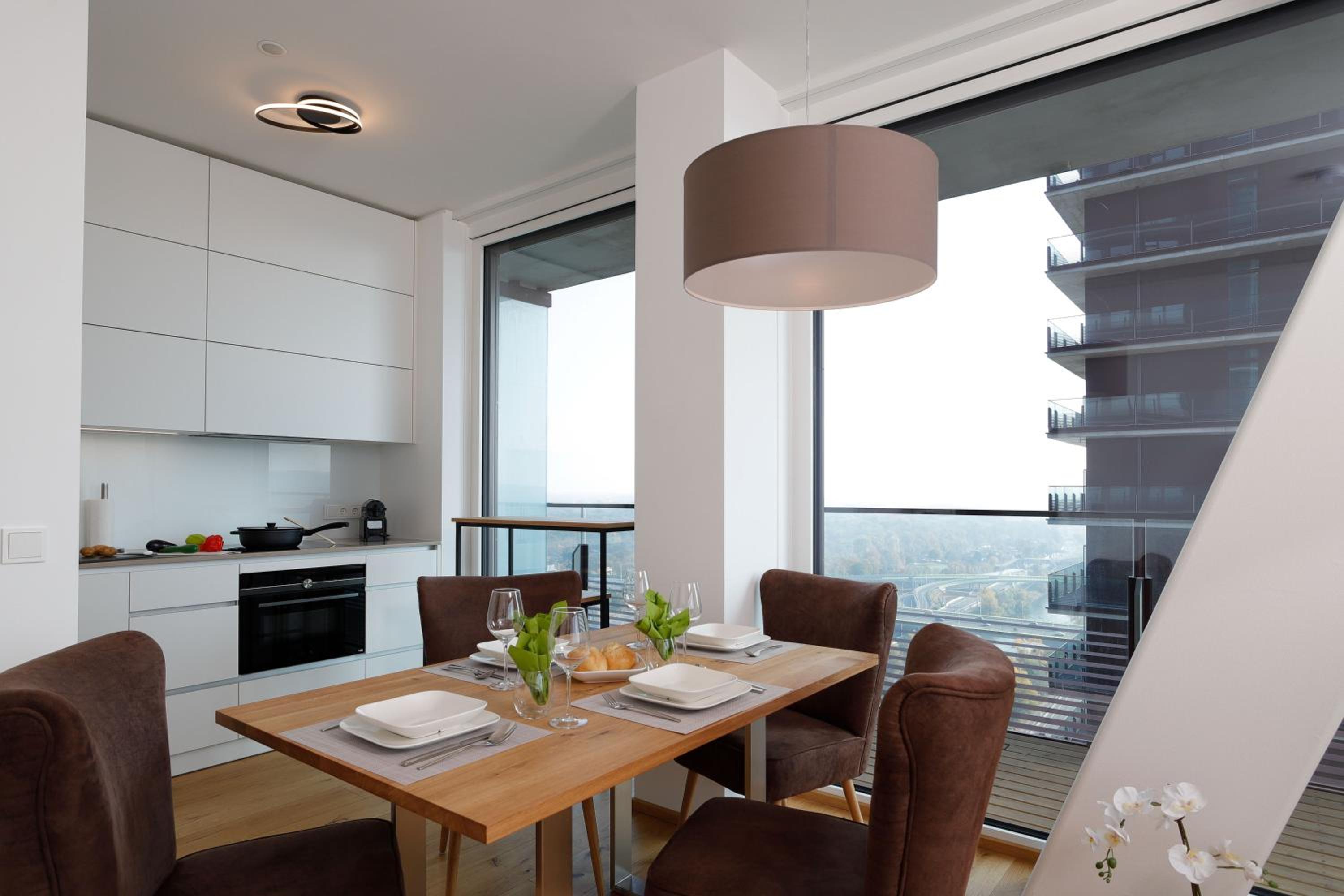 Triiiple Suites Level 21 mit Balkon und Tiefgarage