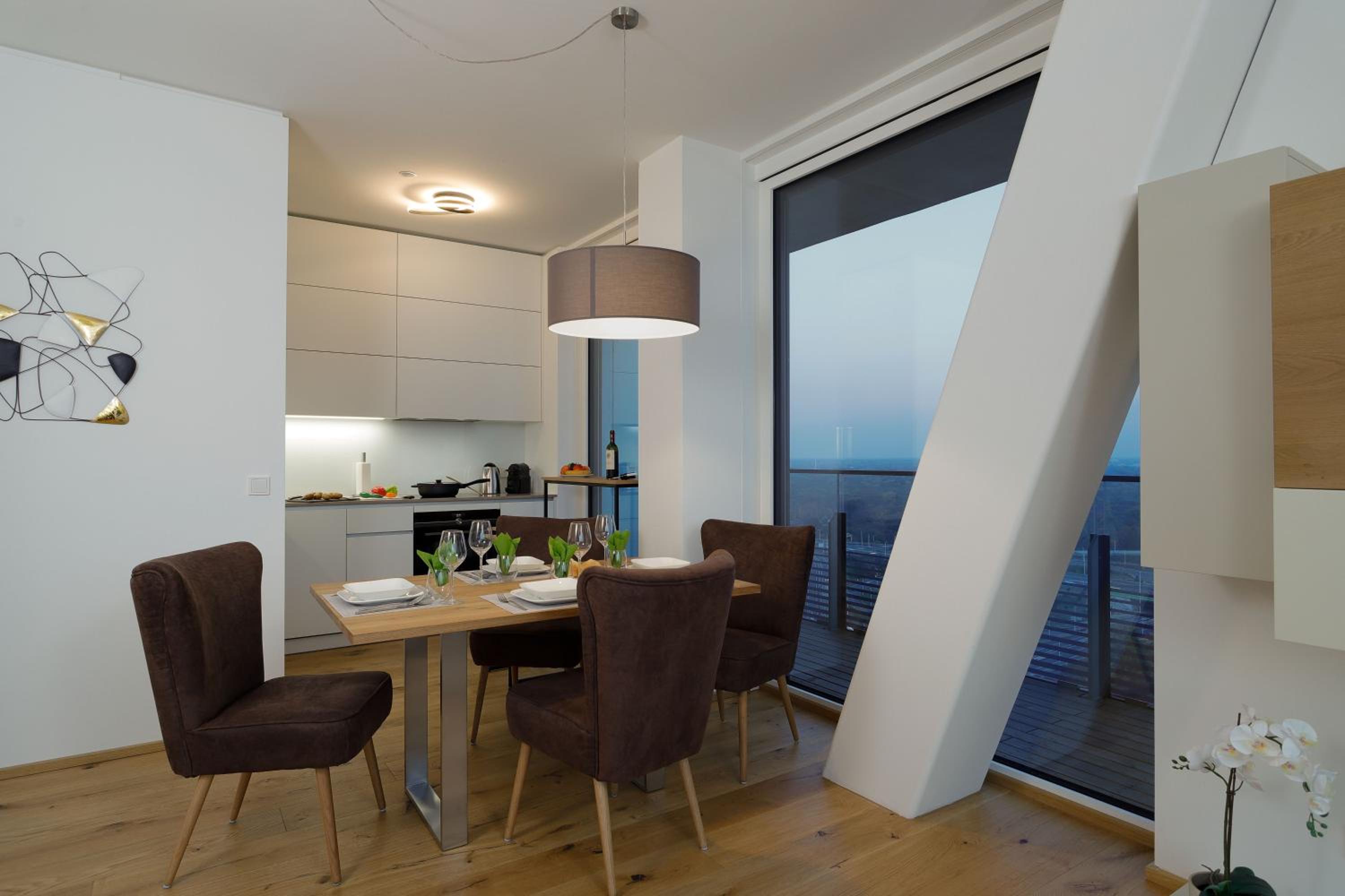 Triiiple Suites Level 22 mit Balkon und Tiefgarage