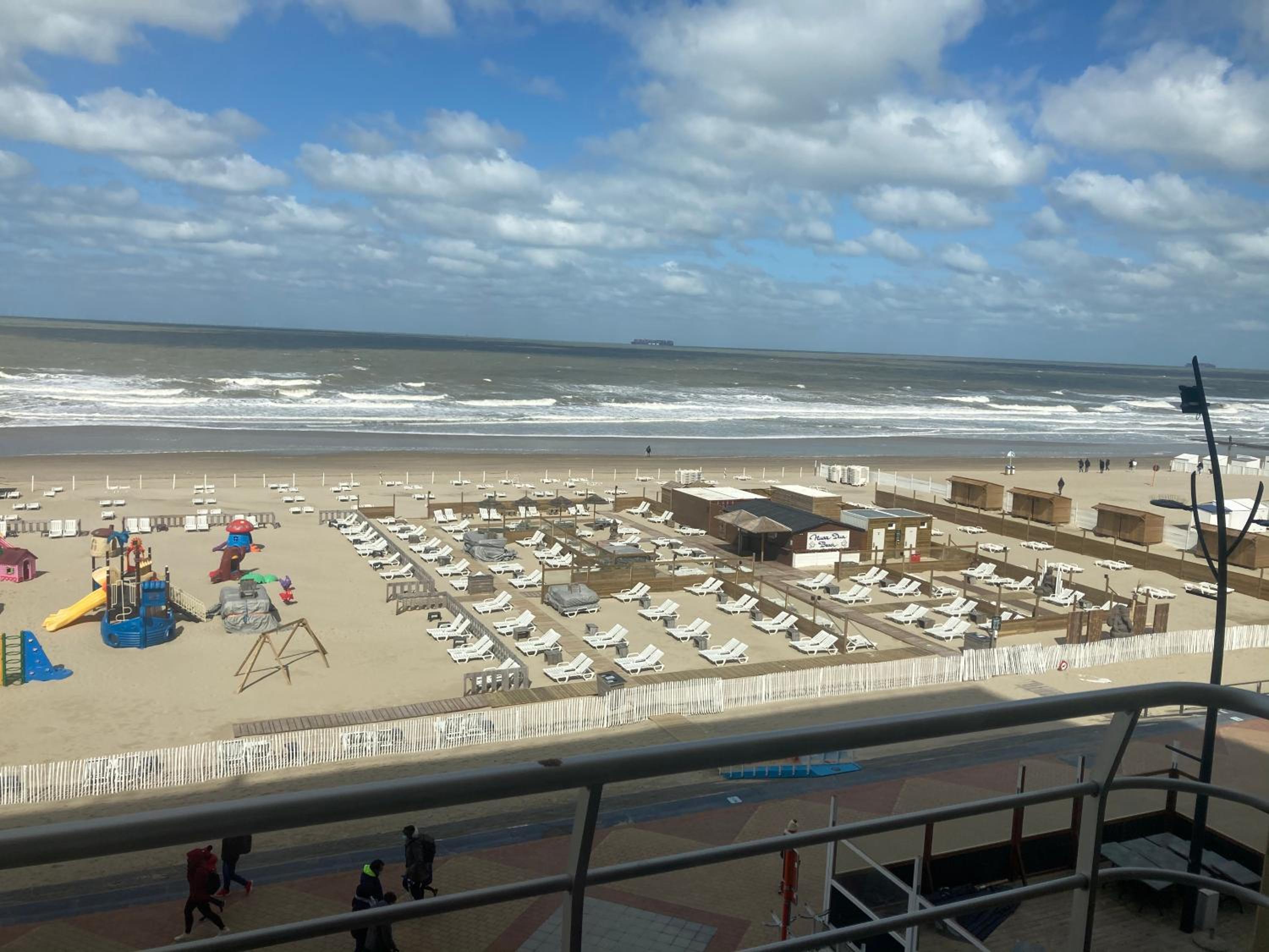 Appartment Blankenberge with front sea view