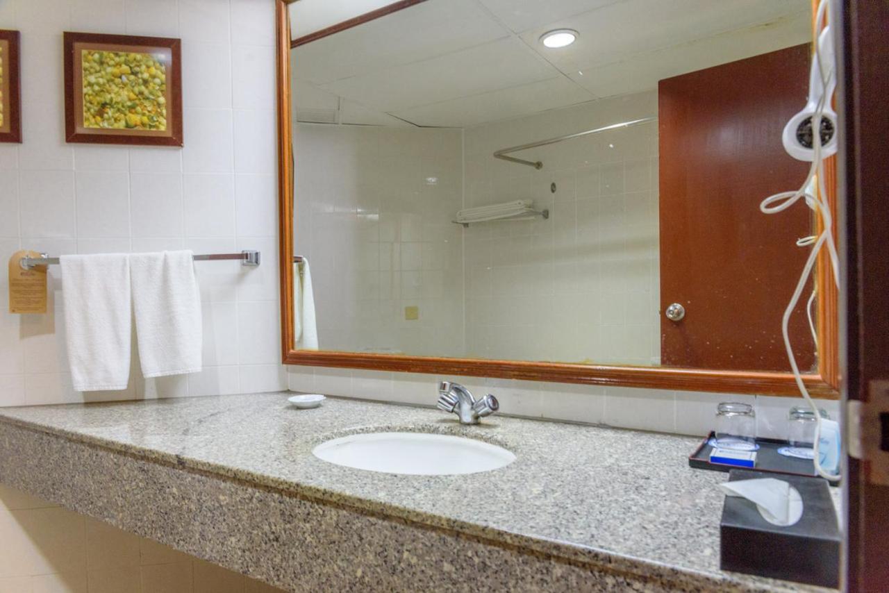 J Beach Suites At Rainbow Paradise